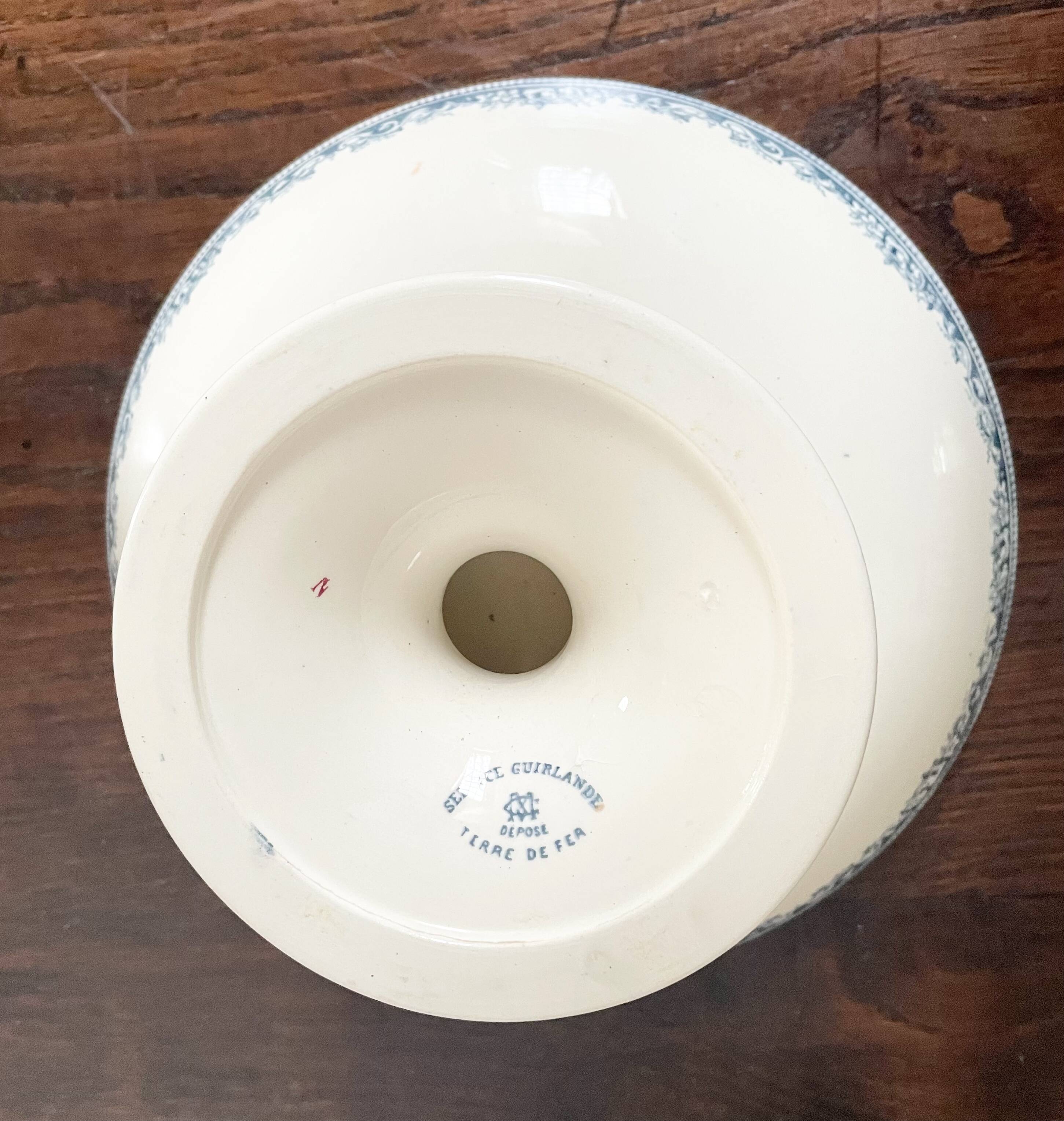 Iron earth fruit bowl, garland model