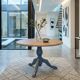 Extendable round table with central leg – Chic country spirit