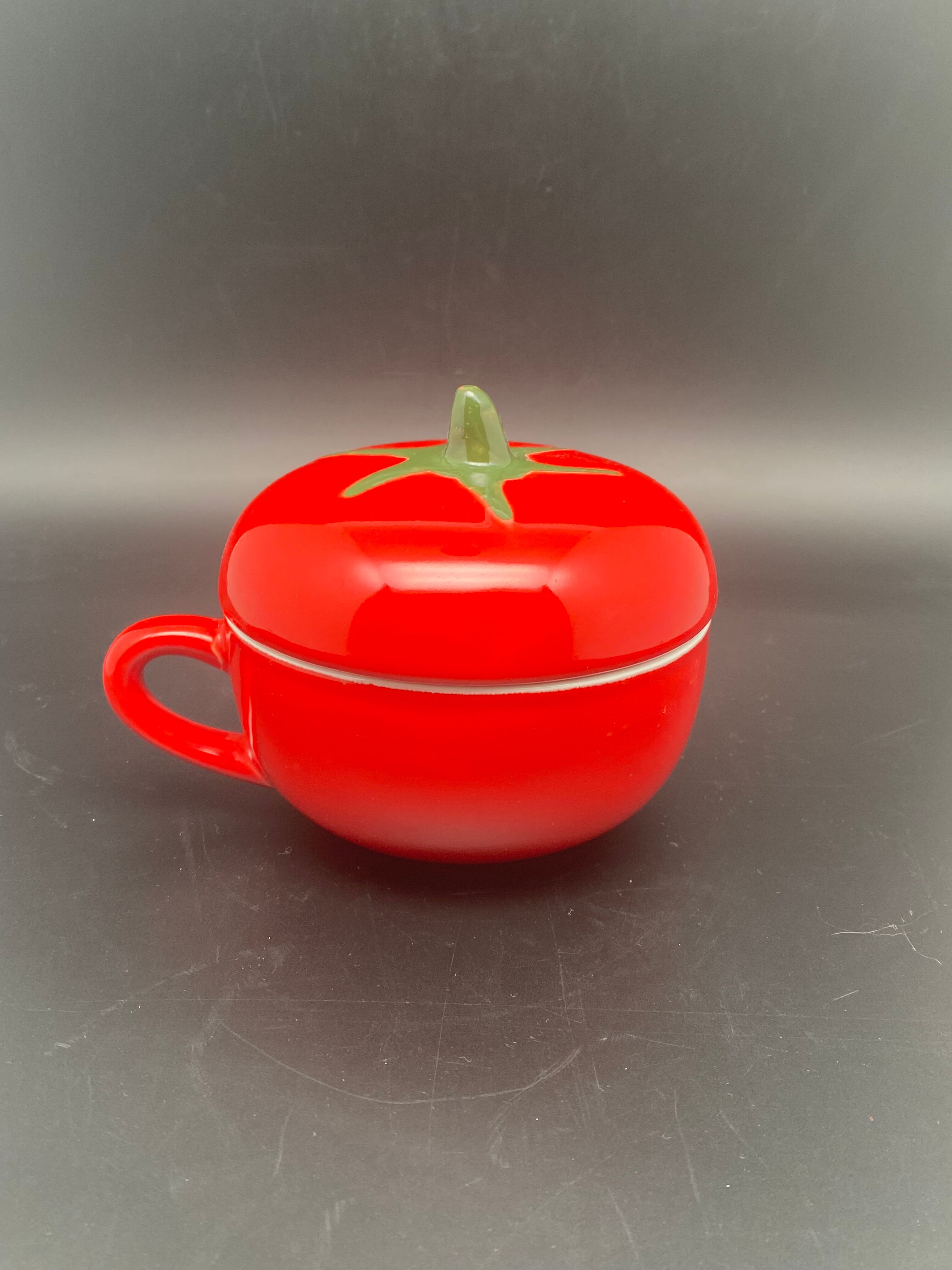 Sotable cup duo with tomato and pumpkin lid