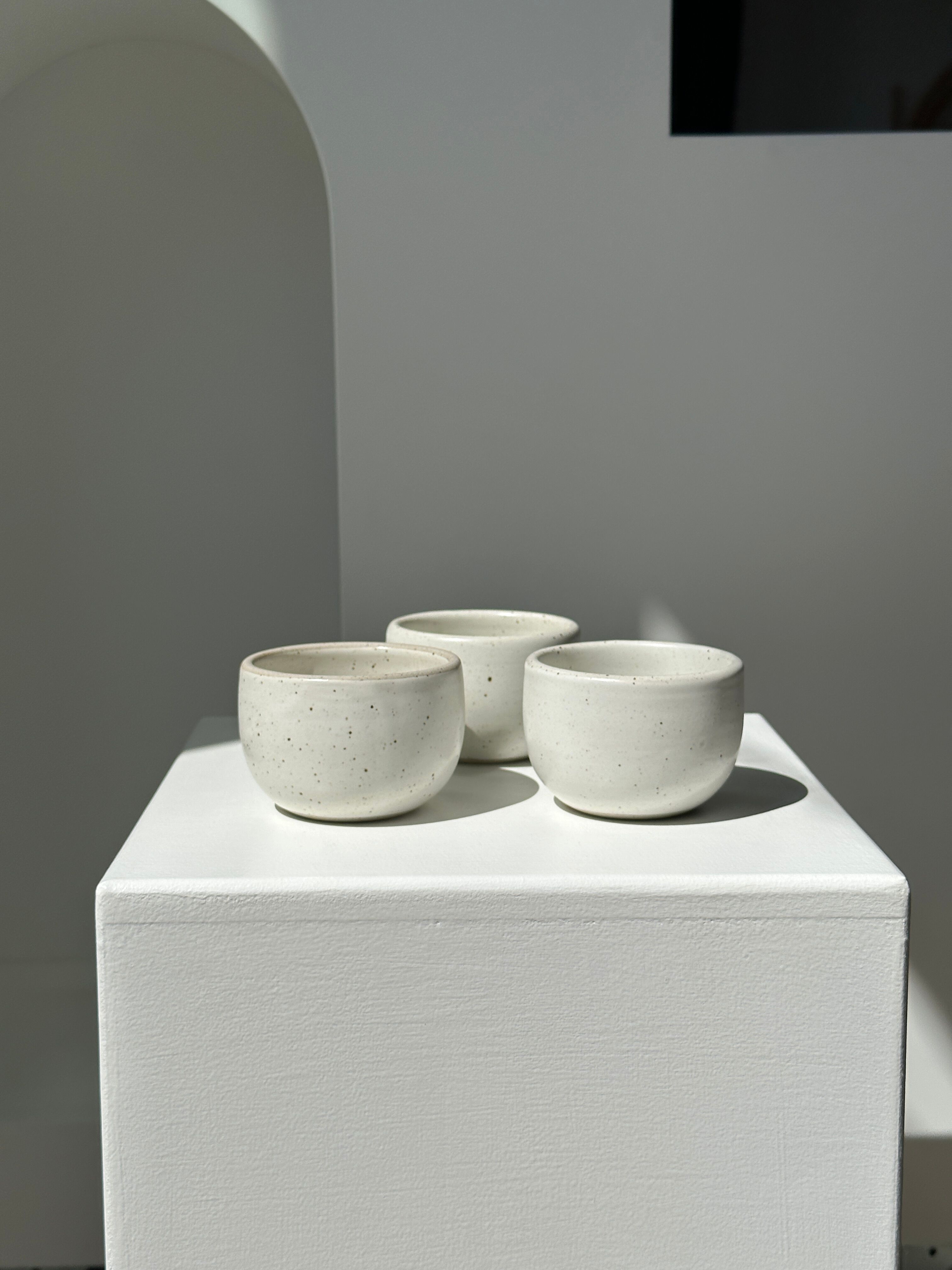 Trio of white ceramic cups D9cm