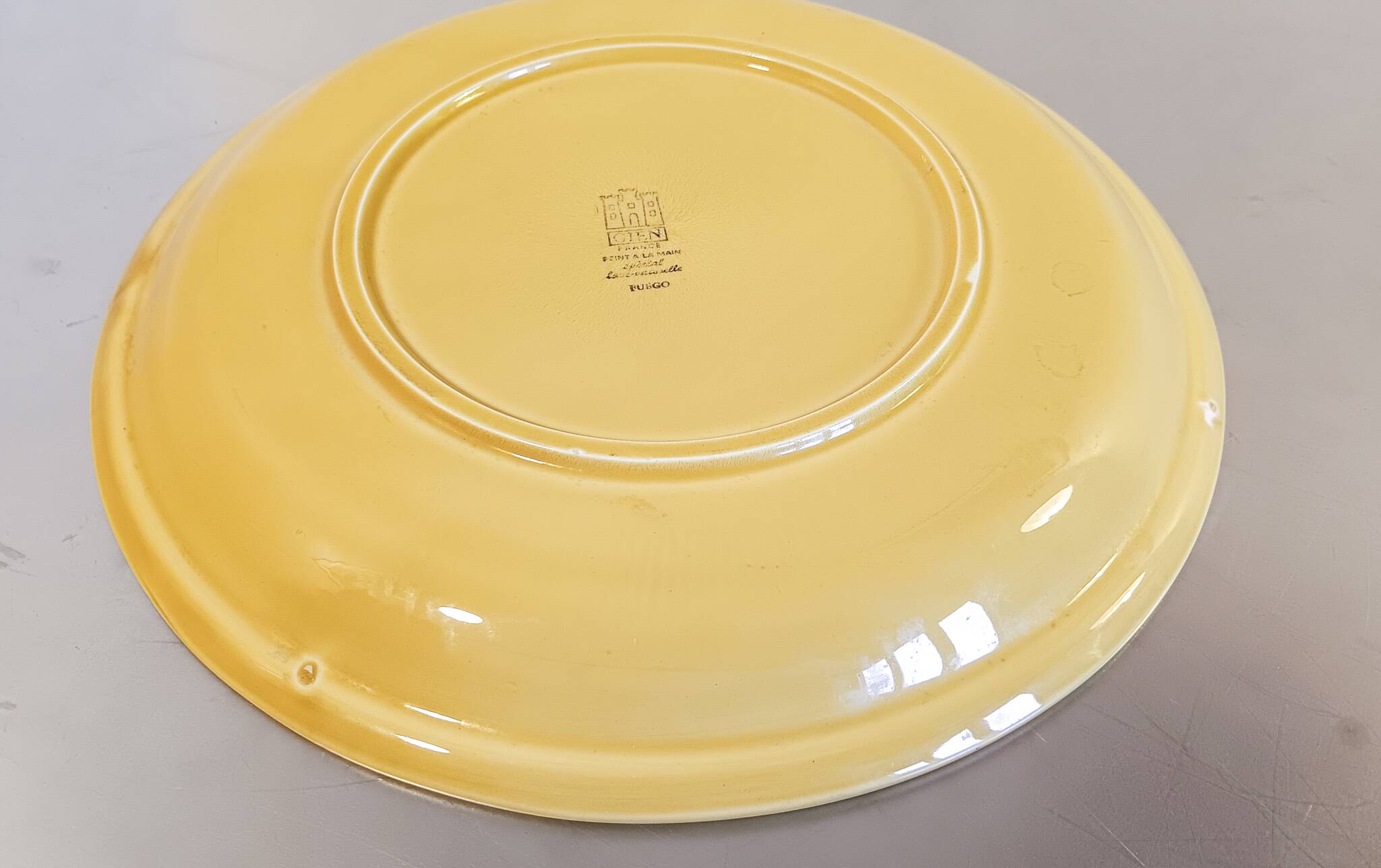 Gien round dish, Fuego model, vintage 1970s - Yellow, ochre, brown color.