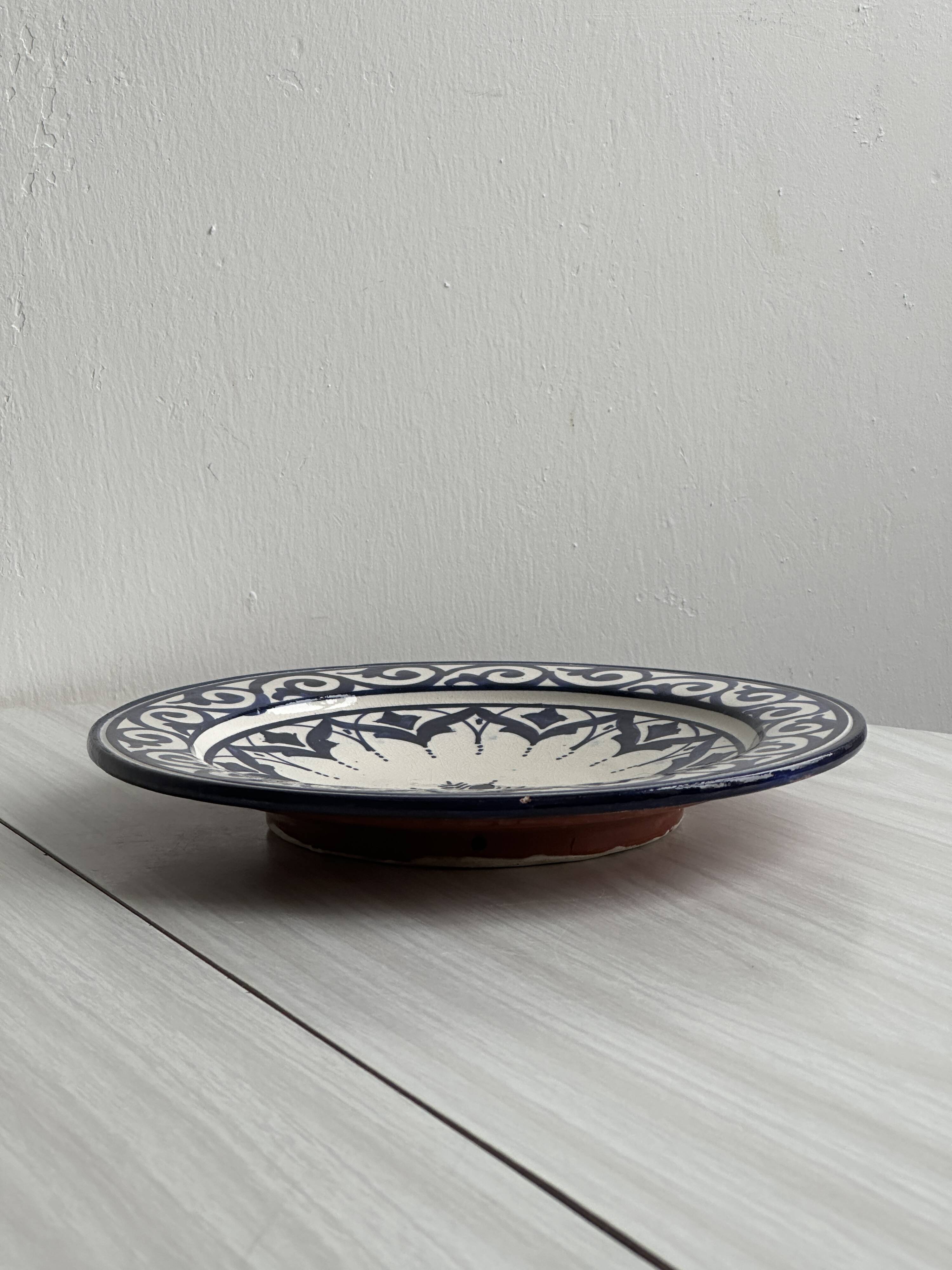 Raised dish, ceramic plate with blue and white patterns.