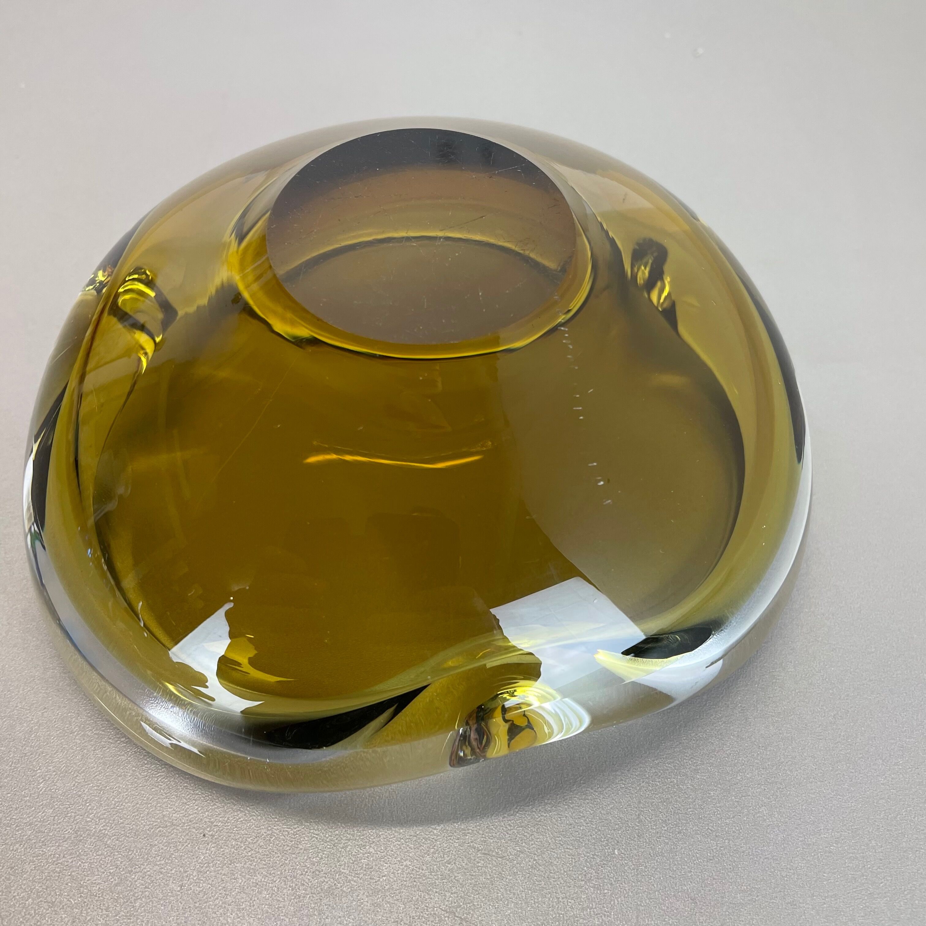 Large Murano Glass "Ochre" 1,1Kg Bowl Shell Ashtray Murano, Italy, 1970s