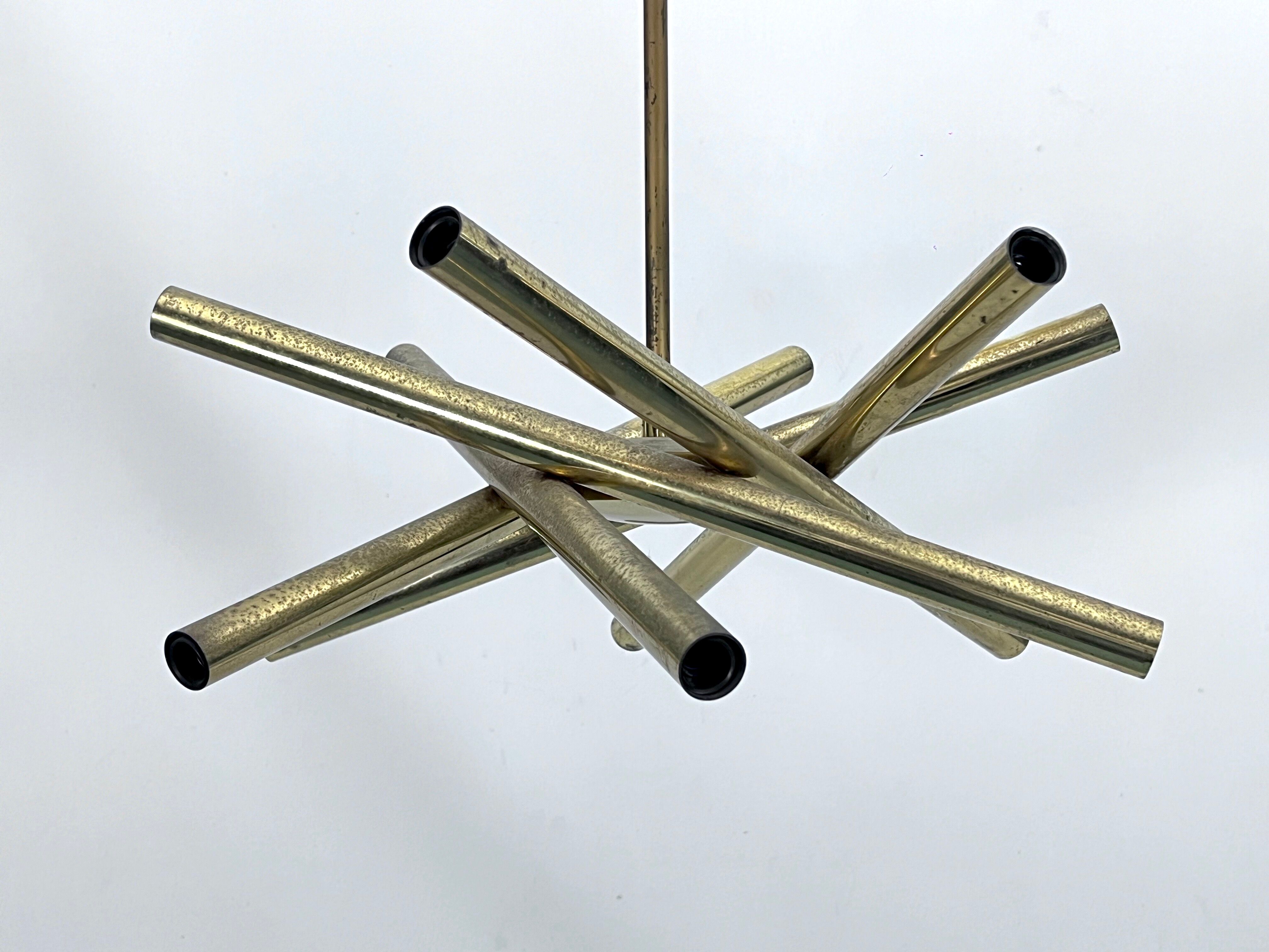 Mid-Century Modern 12 lights Brass chandelier by Stilnovo. Italy 1960s