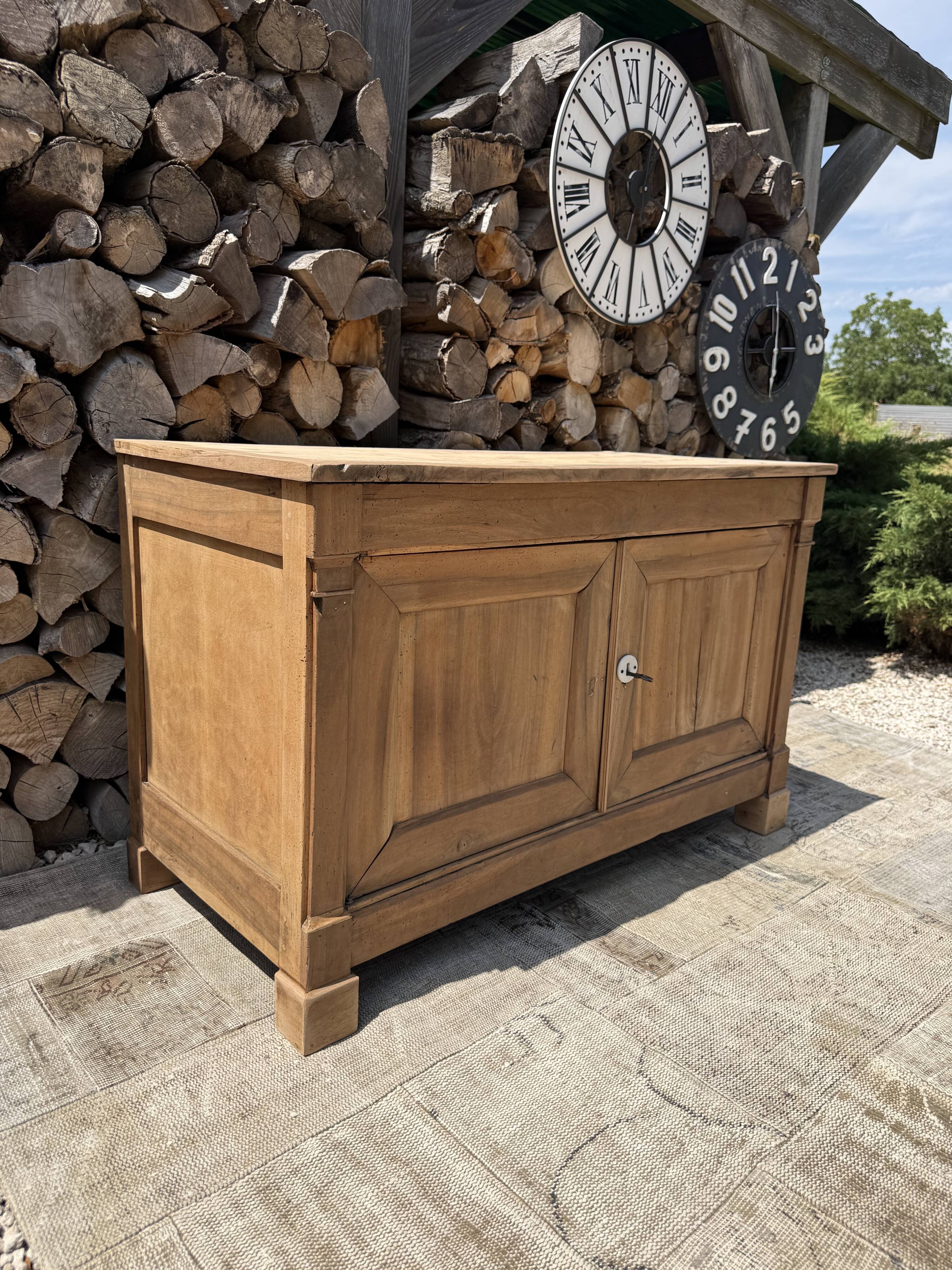 Maie ancienne rénovée / Buffet massif