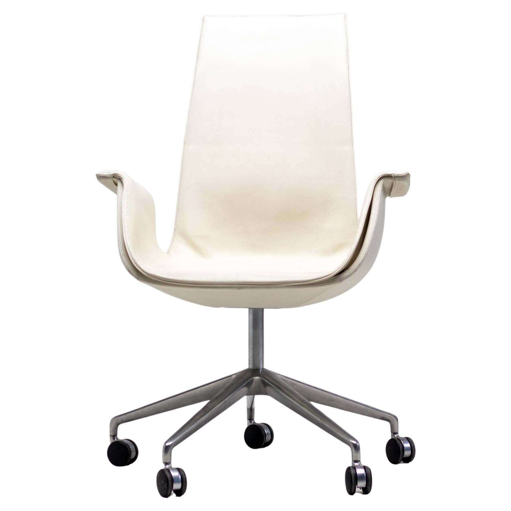 Neuf chaises à dossier haut en cuir blanc sur roulettes par Fabricius & Kastholm.