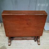 Drop-leaf table called “get leg”
