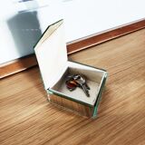 Mirror box