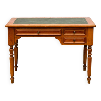 Children's desk