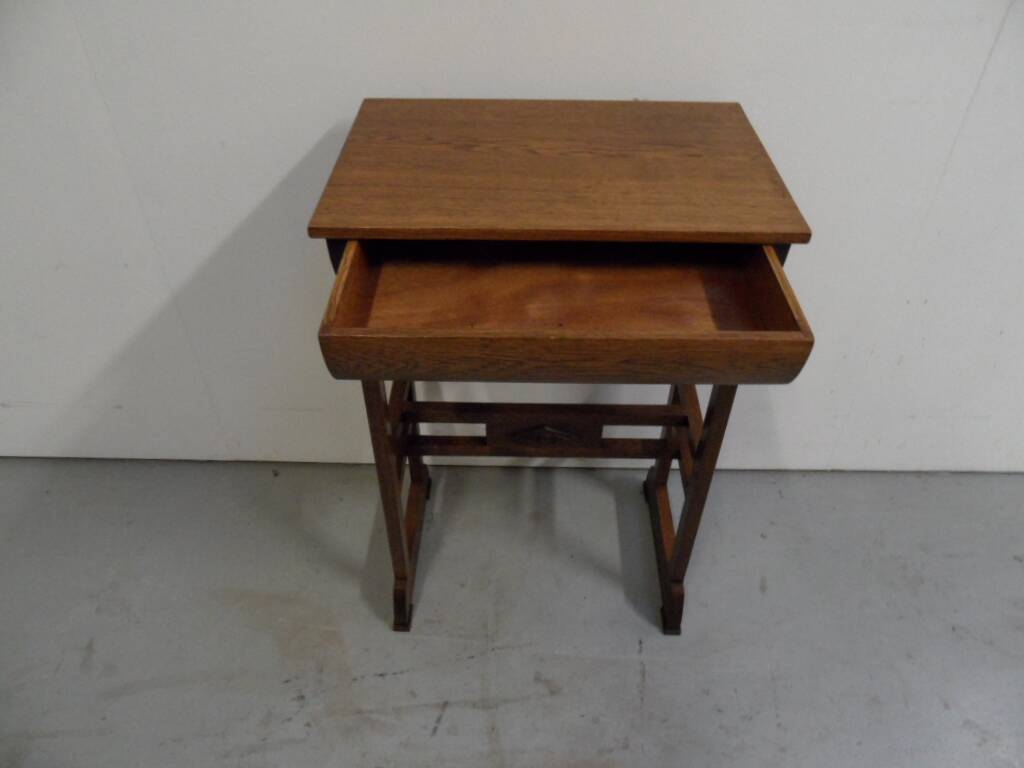 Vintage oak sidetable with drawer