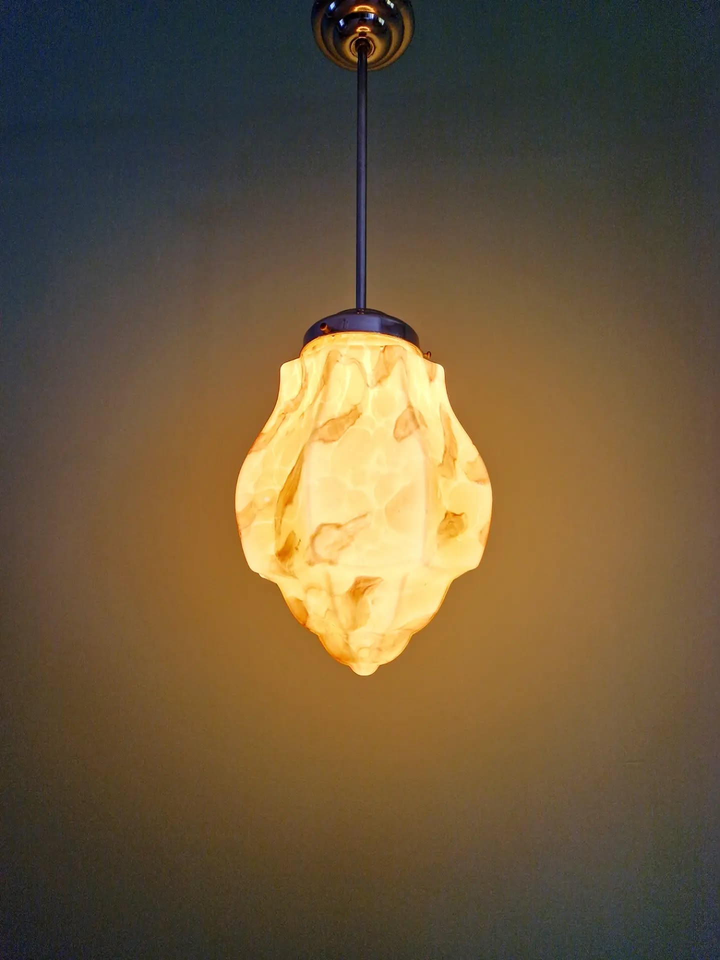 Art Deco suspension in marbled opaline, Scailmont, 1920-30