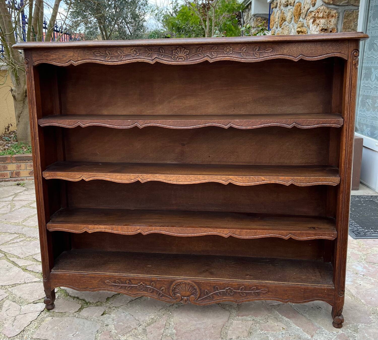 Bibus bookcase in carved wood