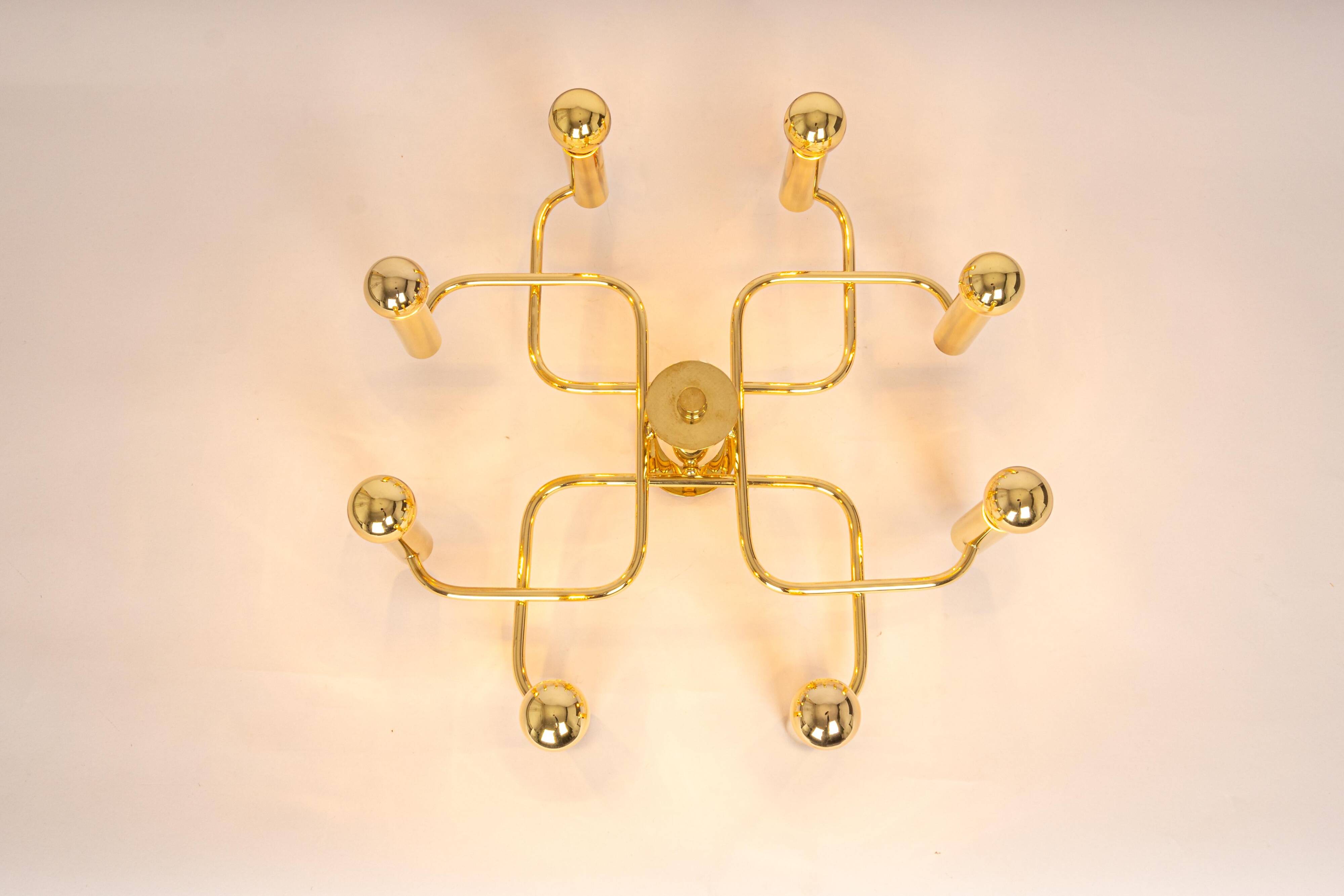 Magnificent mid-century chandelier in the Sciolari style, 1970s.