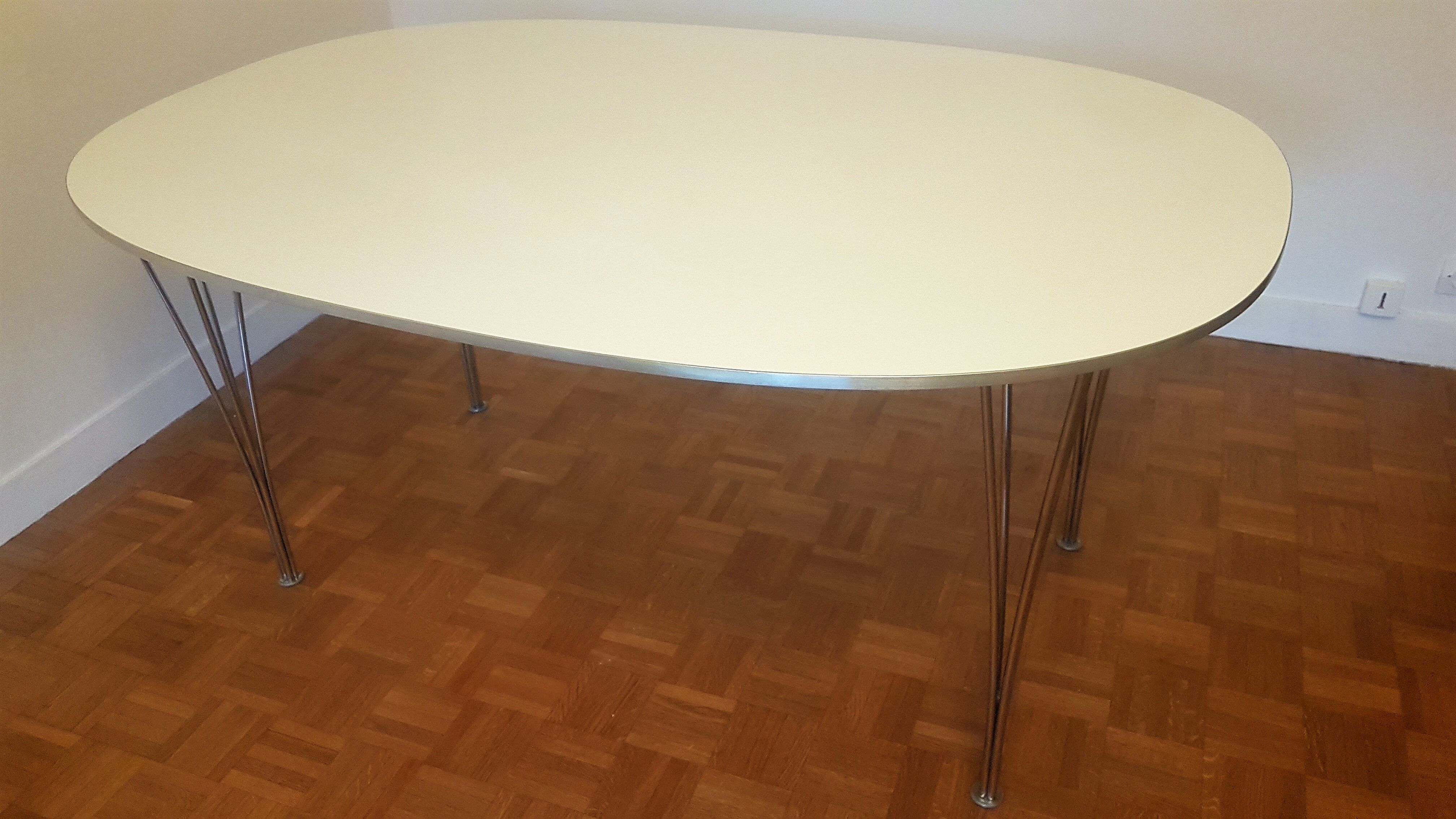 White Super-elliptical table, design by Piet Hein and Bruno Mathsson for Fritz Hansen