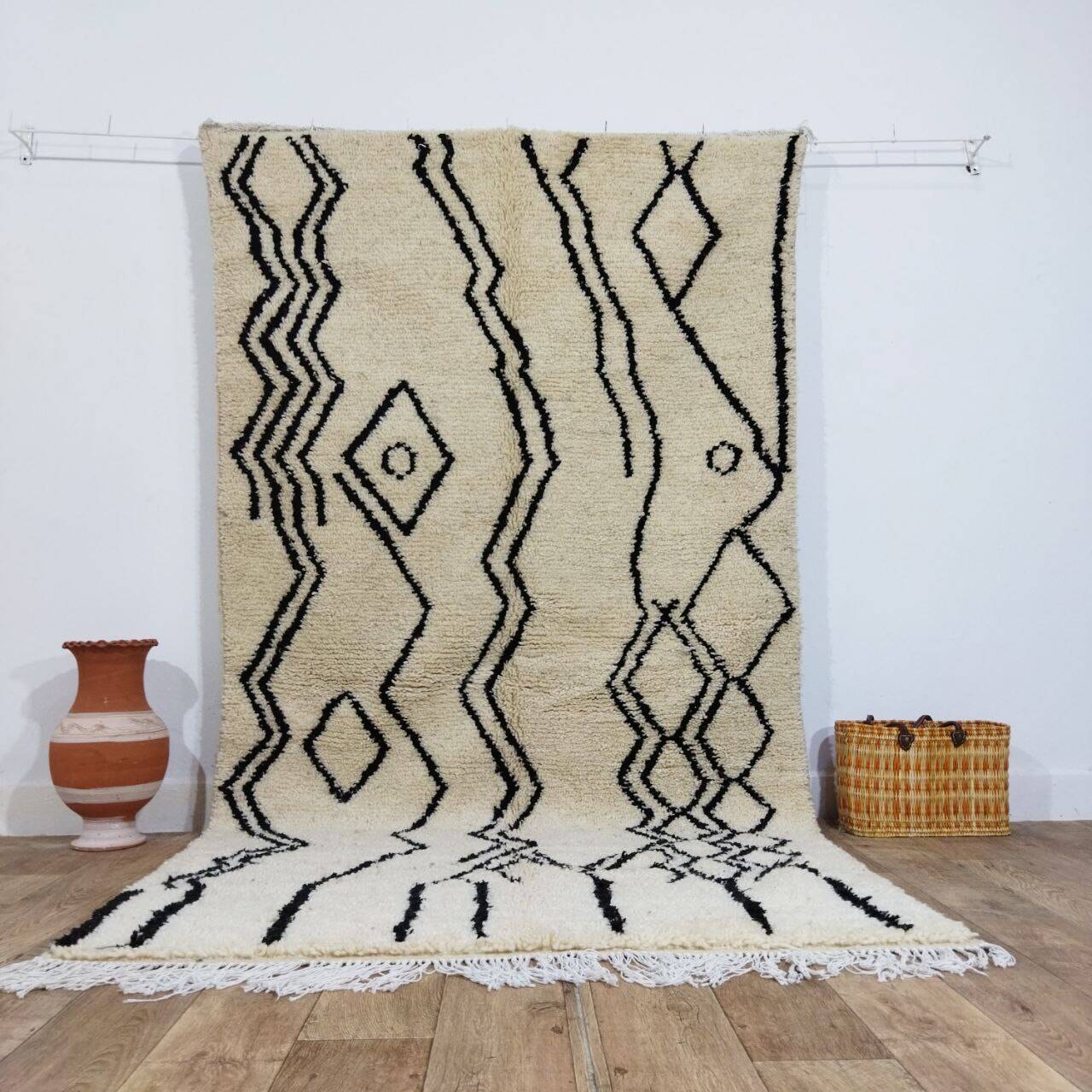 Handmade Moroccan Berber rug 275 x 144 cm