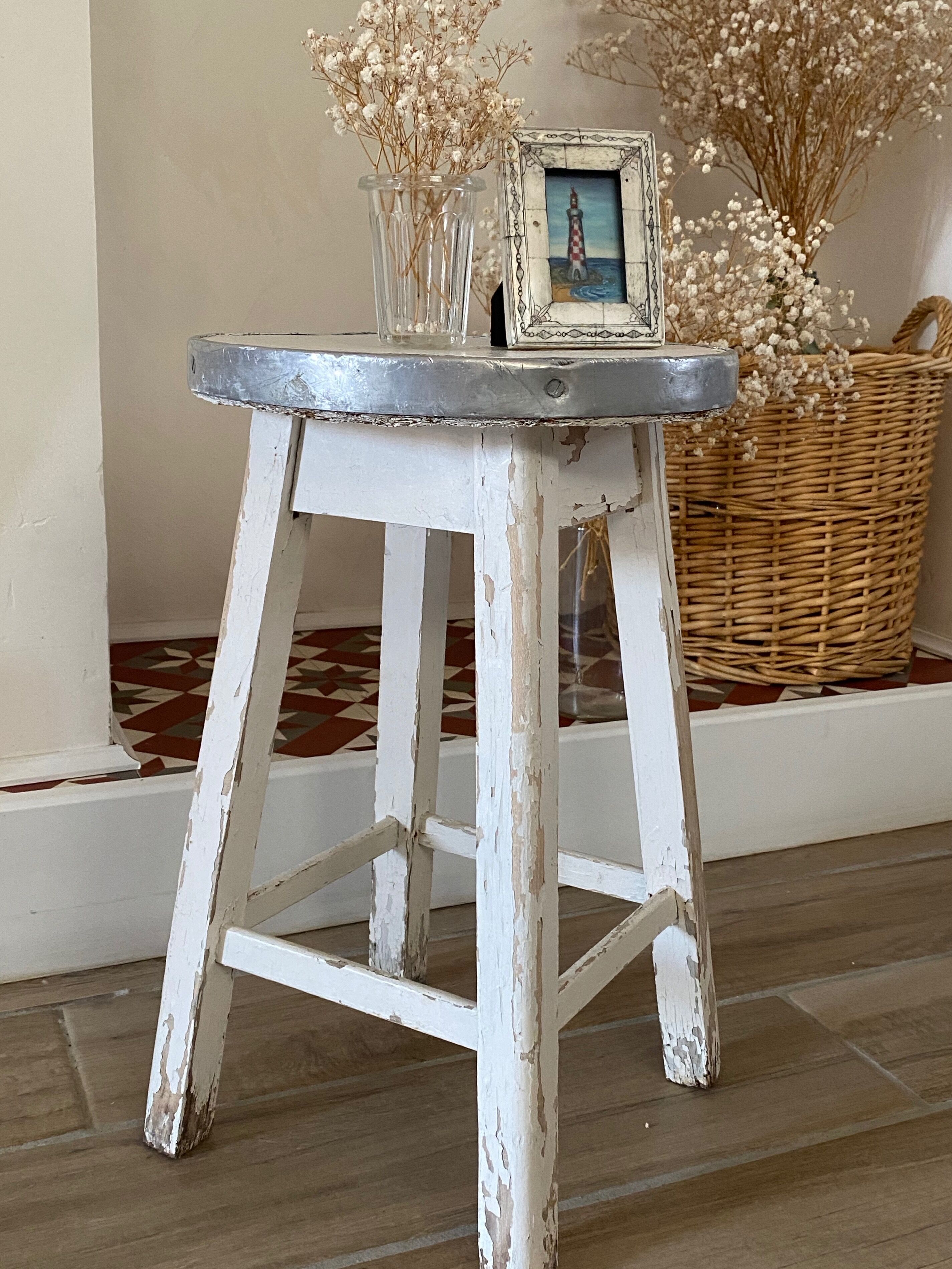 Trendy Wabi Sabi stool