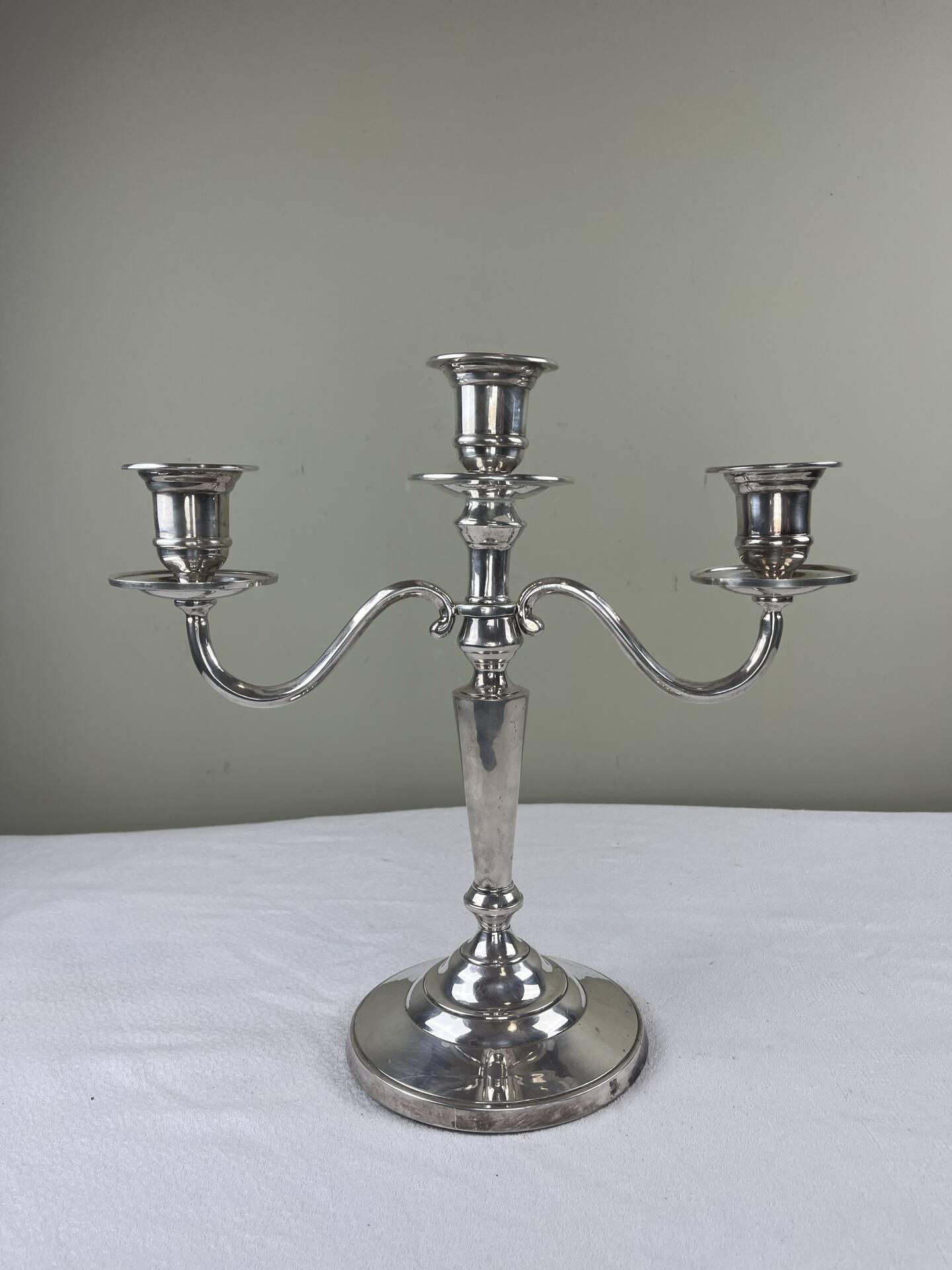 Silver metal chandelier with 3 lights