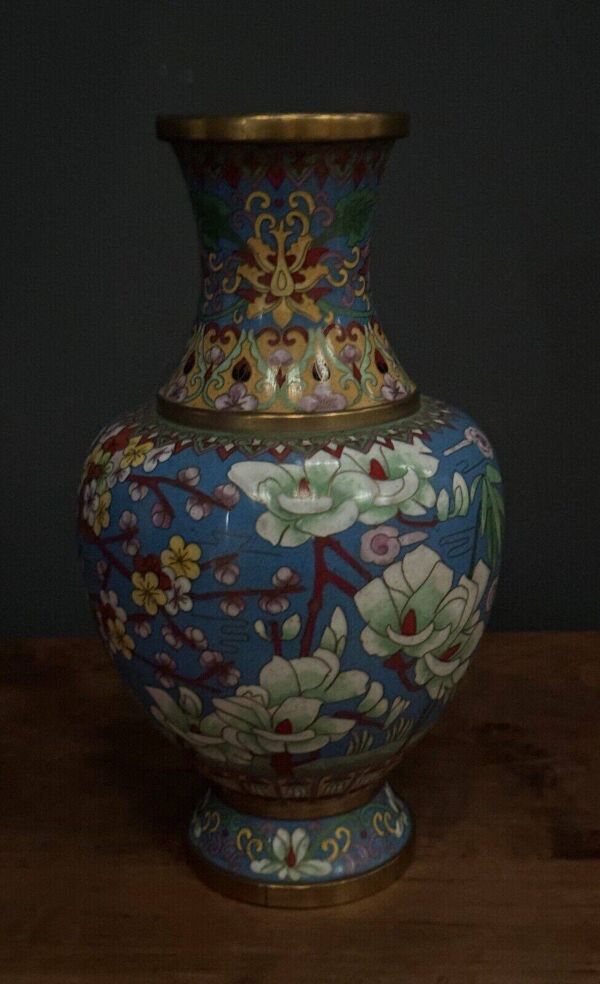 Vase cloisonné Chine milieu XXe décor floral