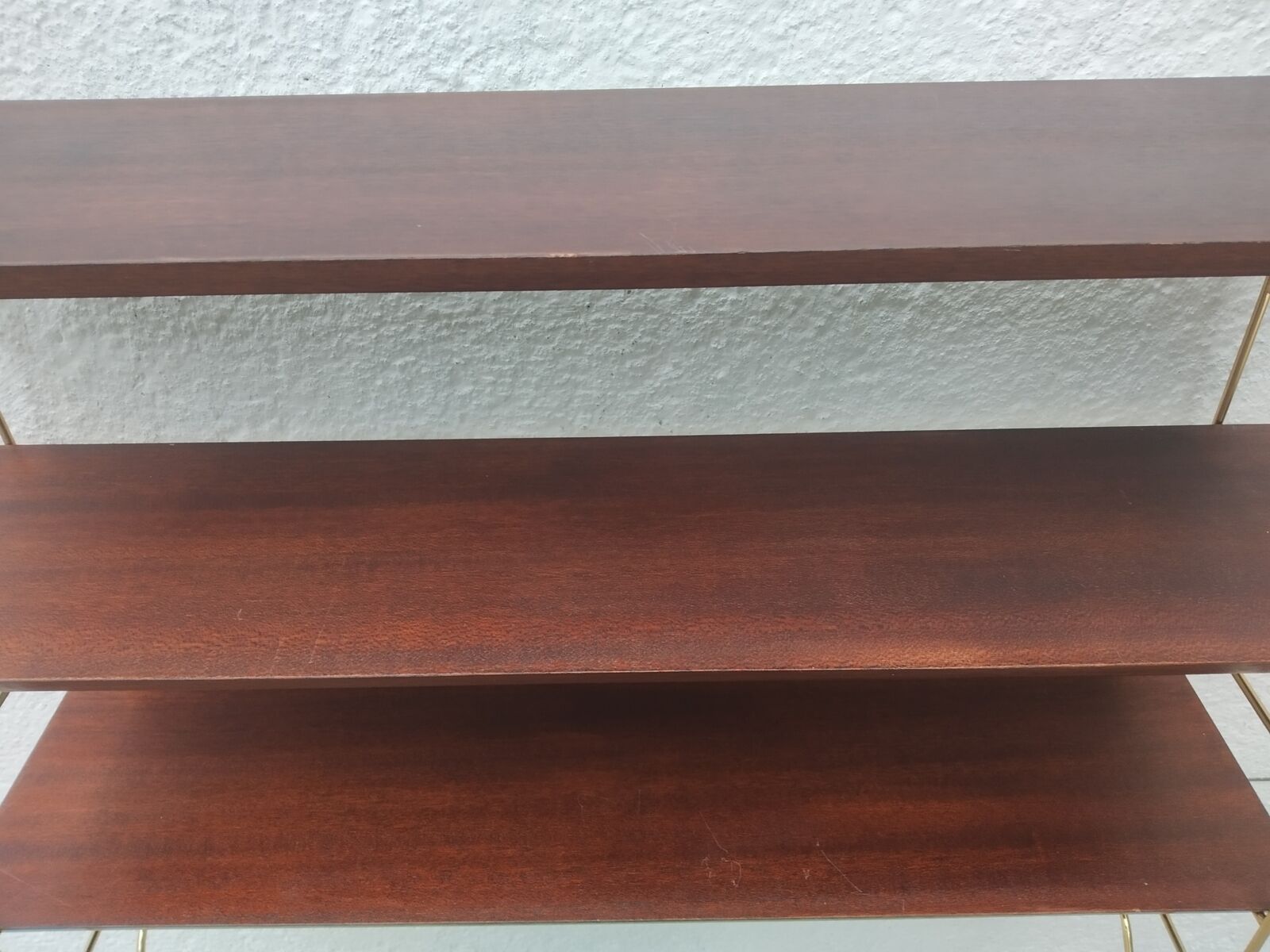 Etagère murale string bois-métal doré