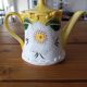 Teapot porcelain white daisies