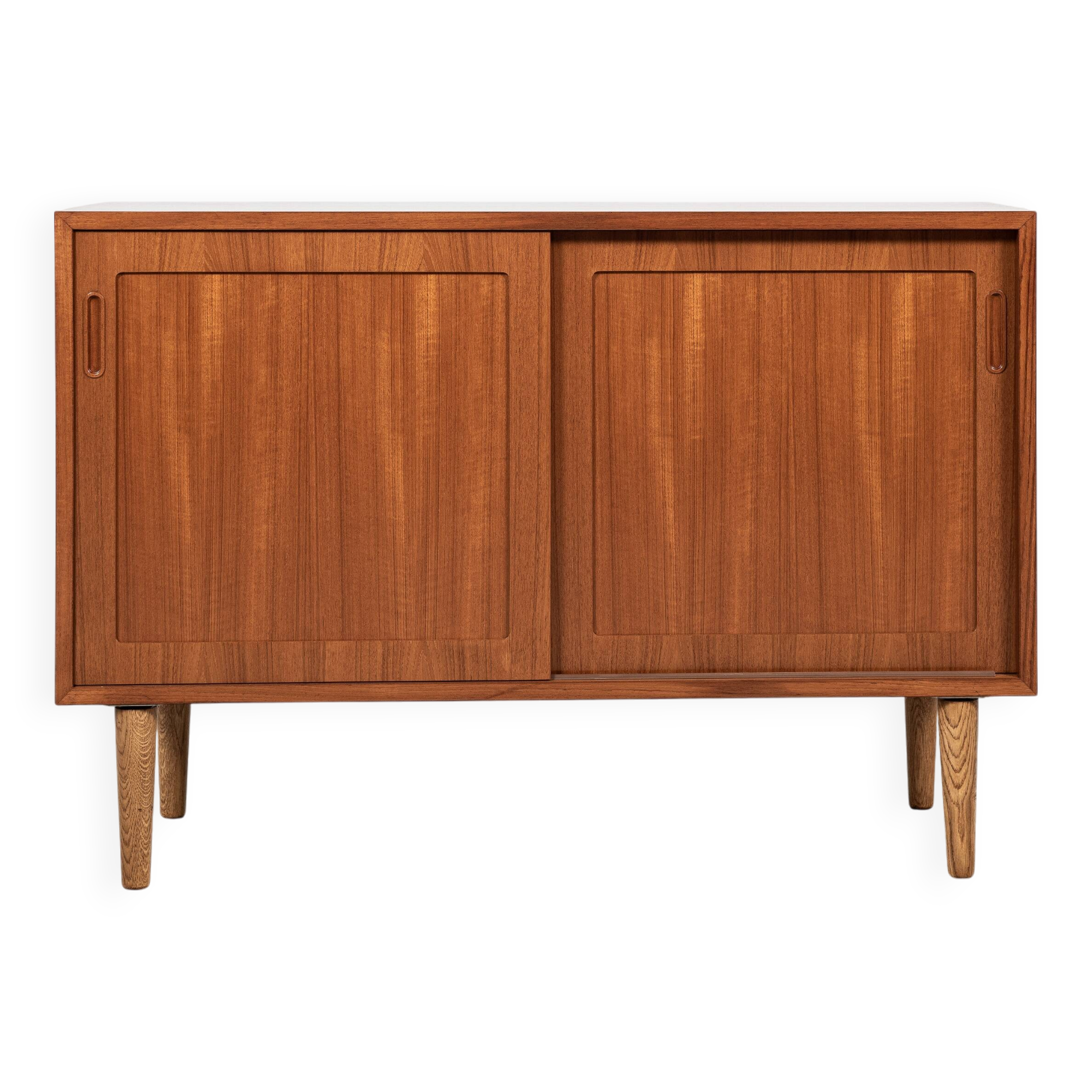 Small Danish sideboard in teak by Hundevad 1960s - 108 cm