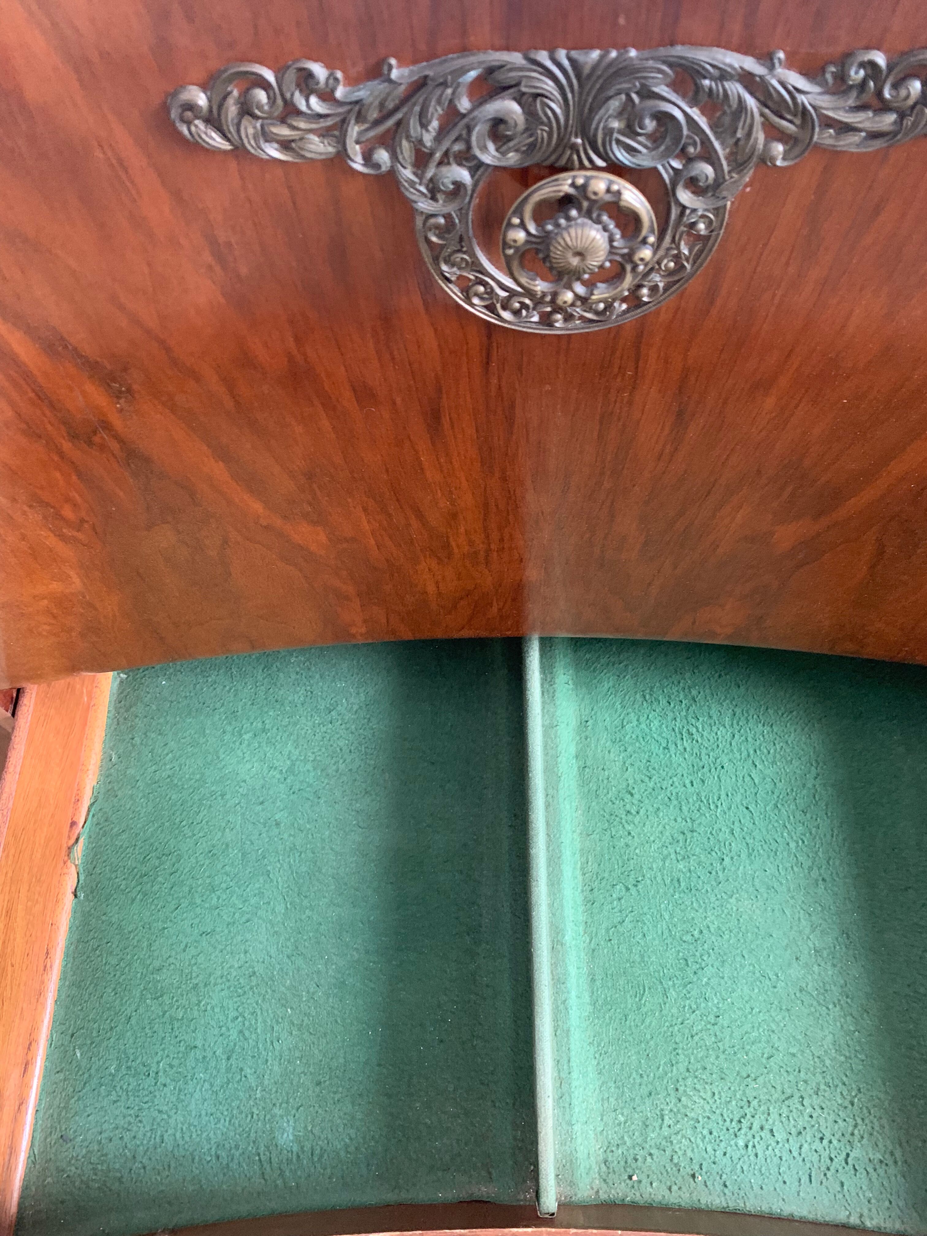 Art Deco bar