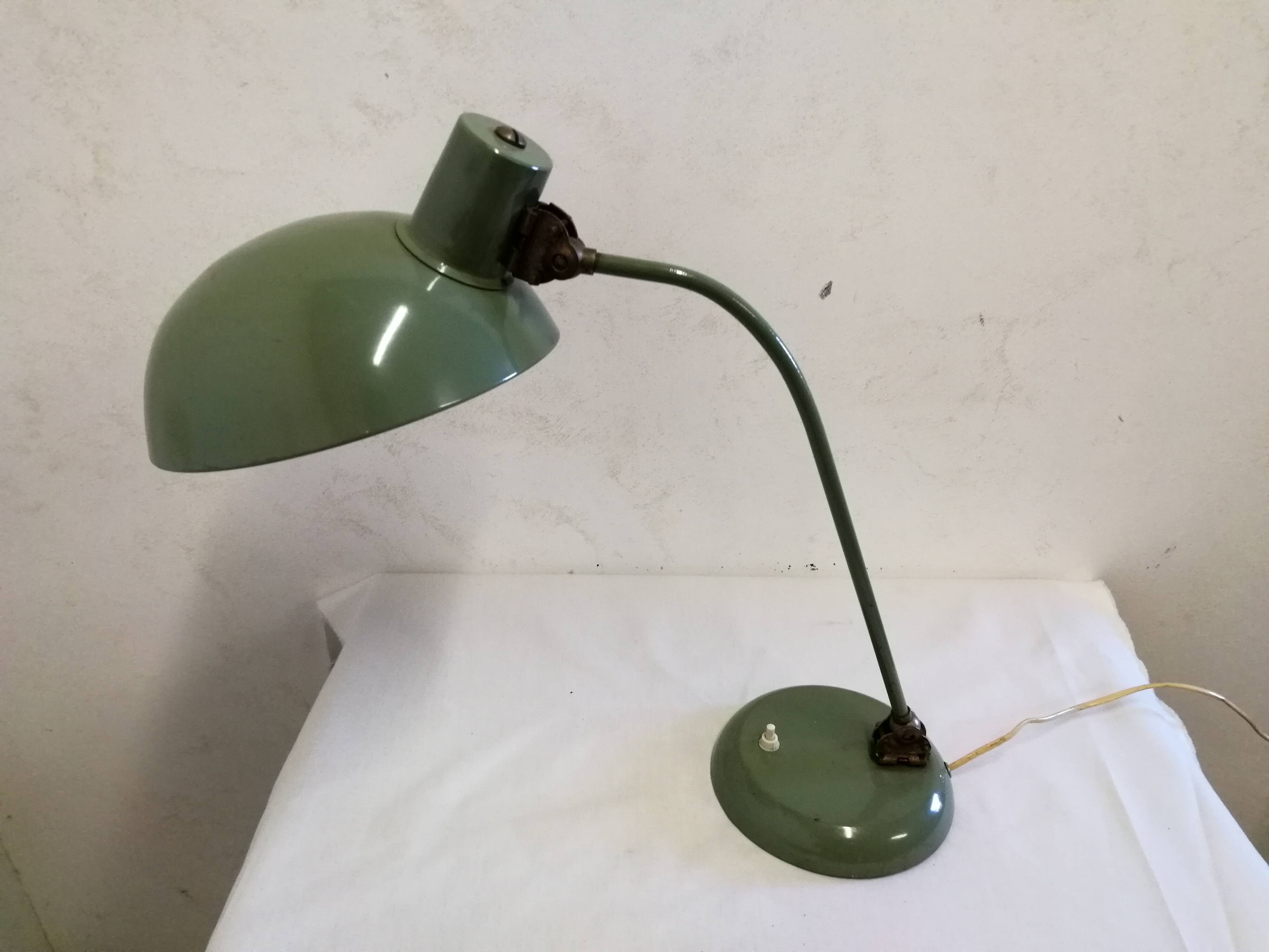 Industrial articulated desk lamp