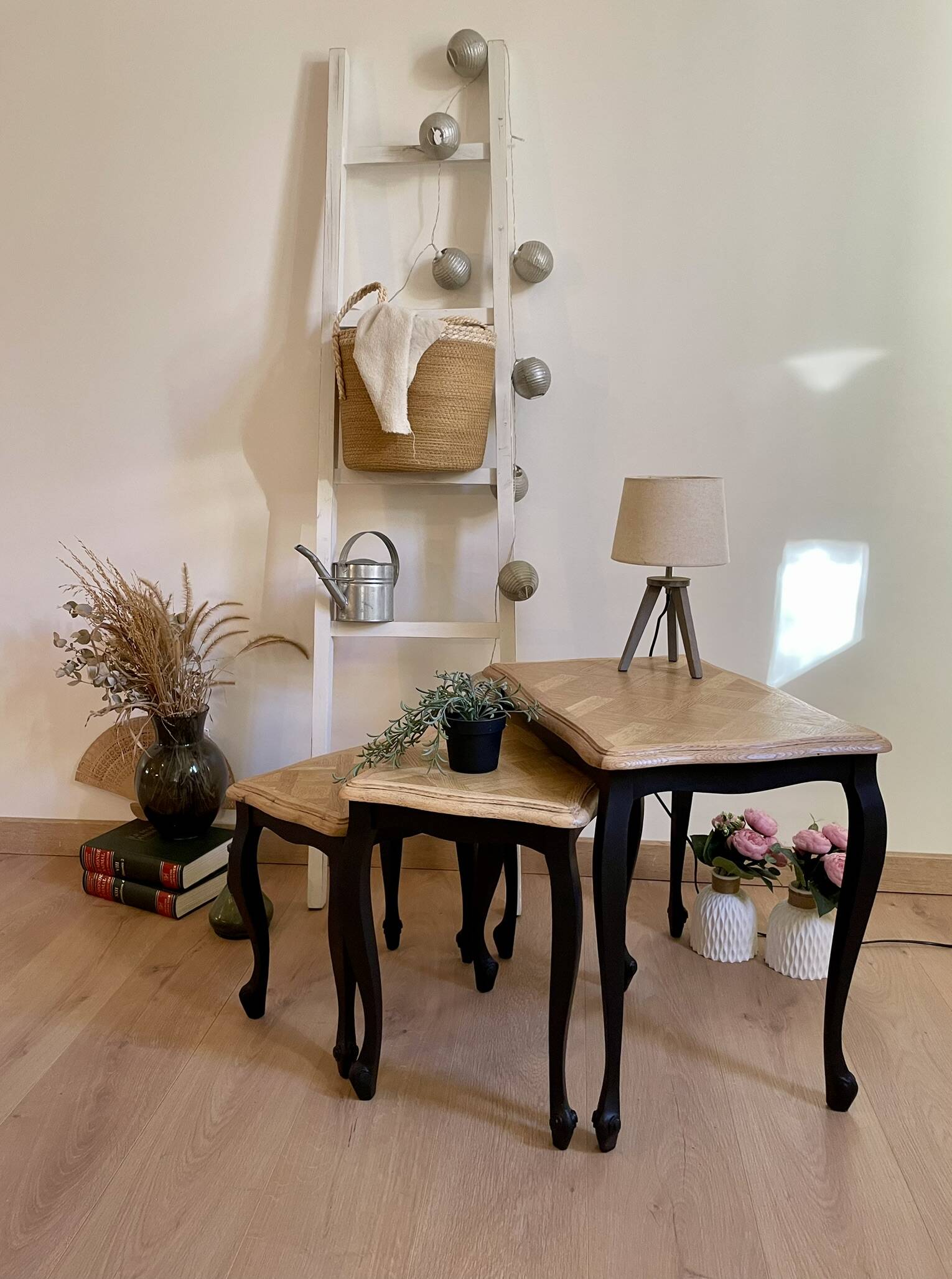 Nesting coffee tables