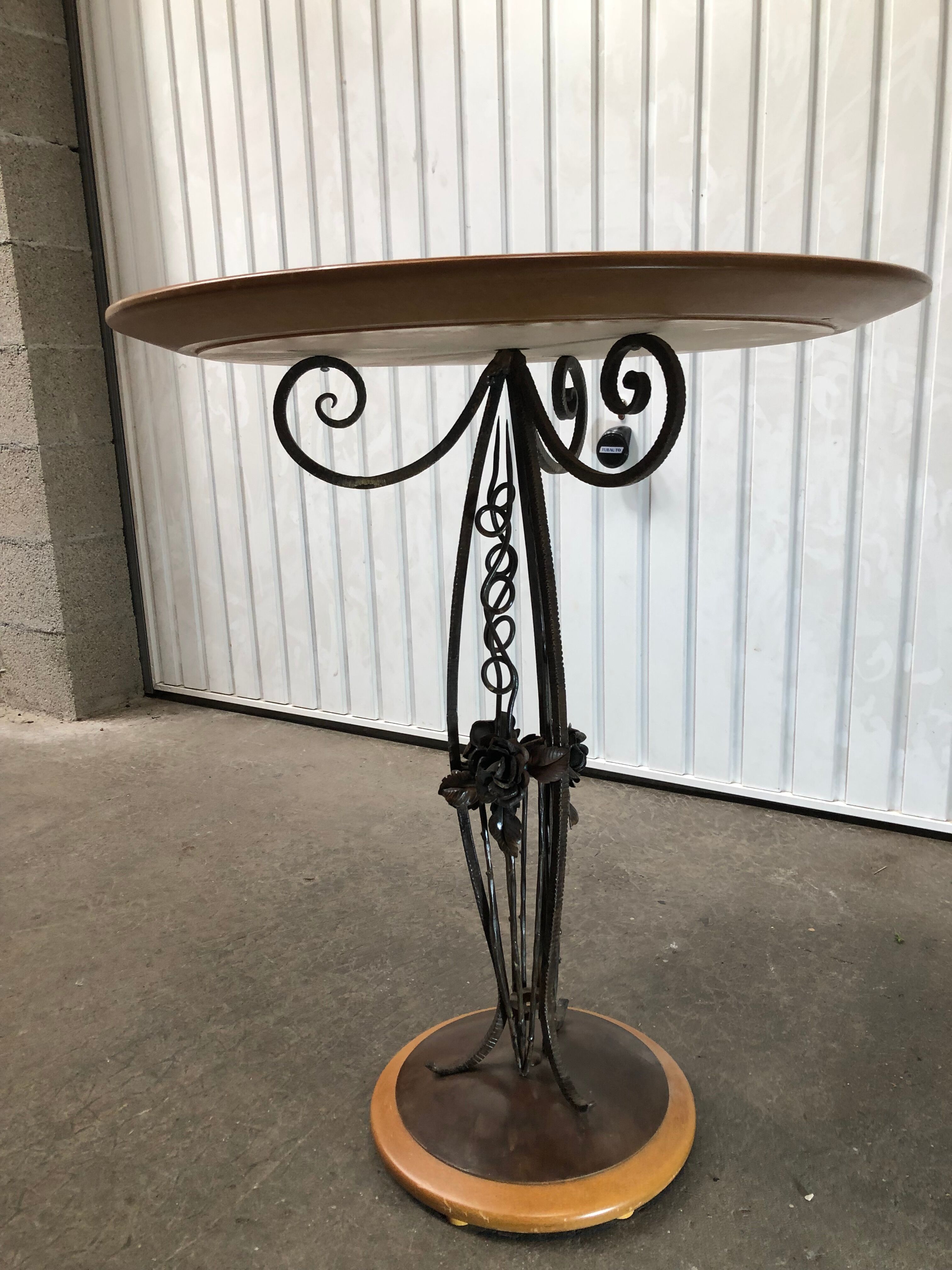 Art deco style pedestal table