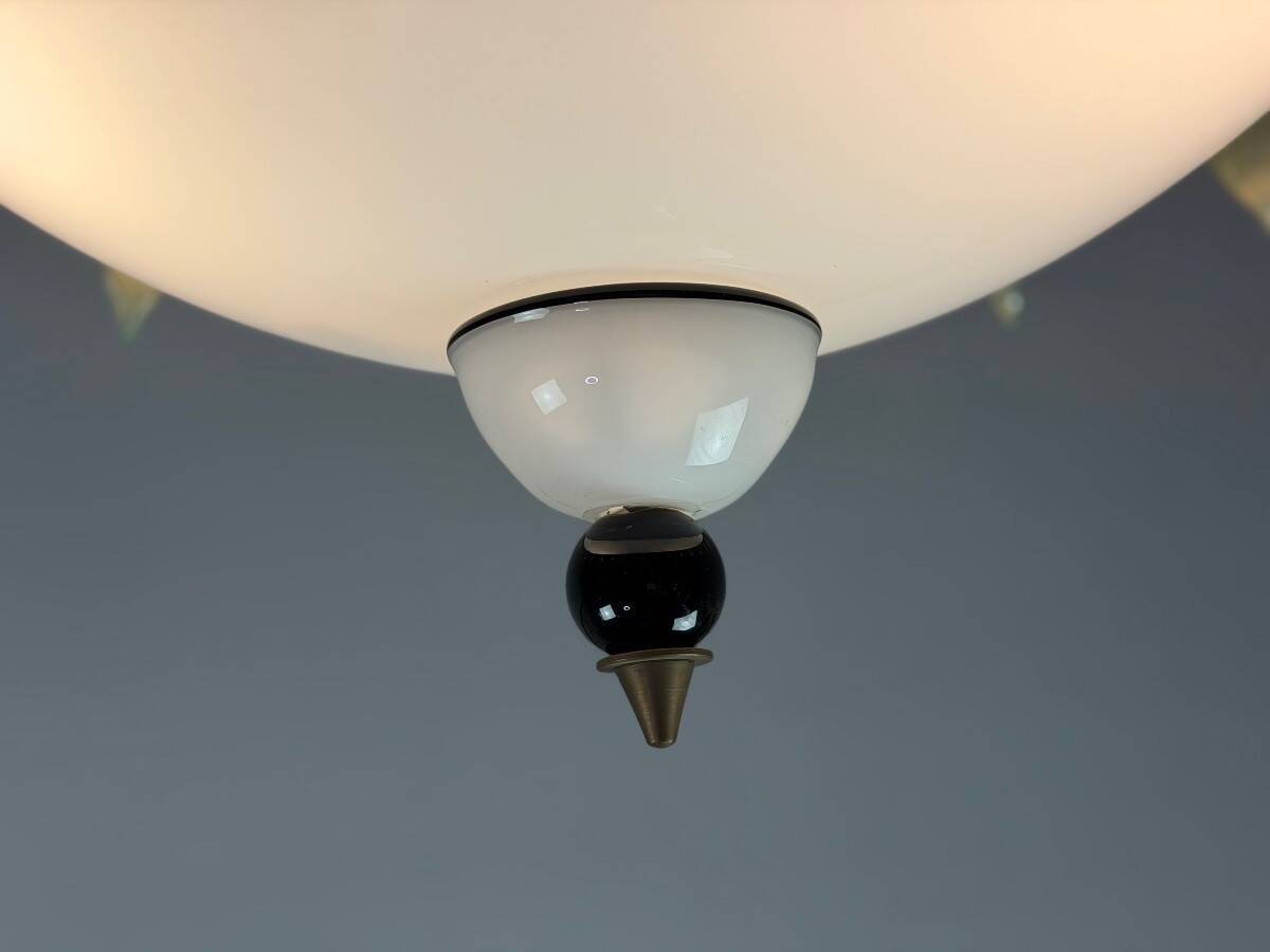 Venetian chandelier in white, black and green Murano glass sprinkled with gold, circa 1980