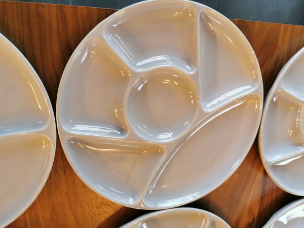 Lot de 17 assiettes compartimentées anciennes Gien