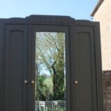 Art Deco wardrobe with three doors – Kaki Barda (Liberon)