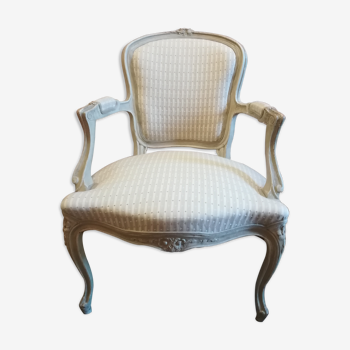 Fauteuil cabriolet style Louis XV patiné