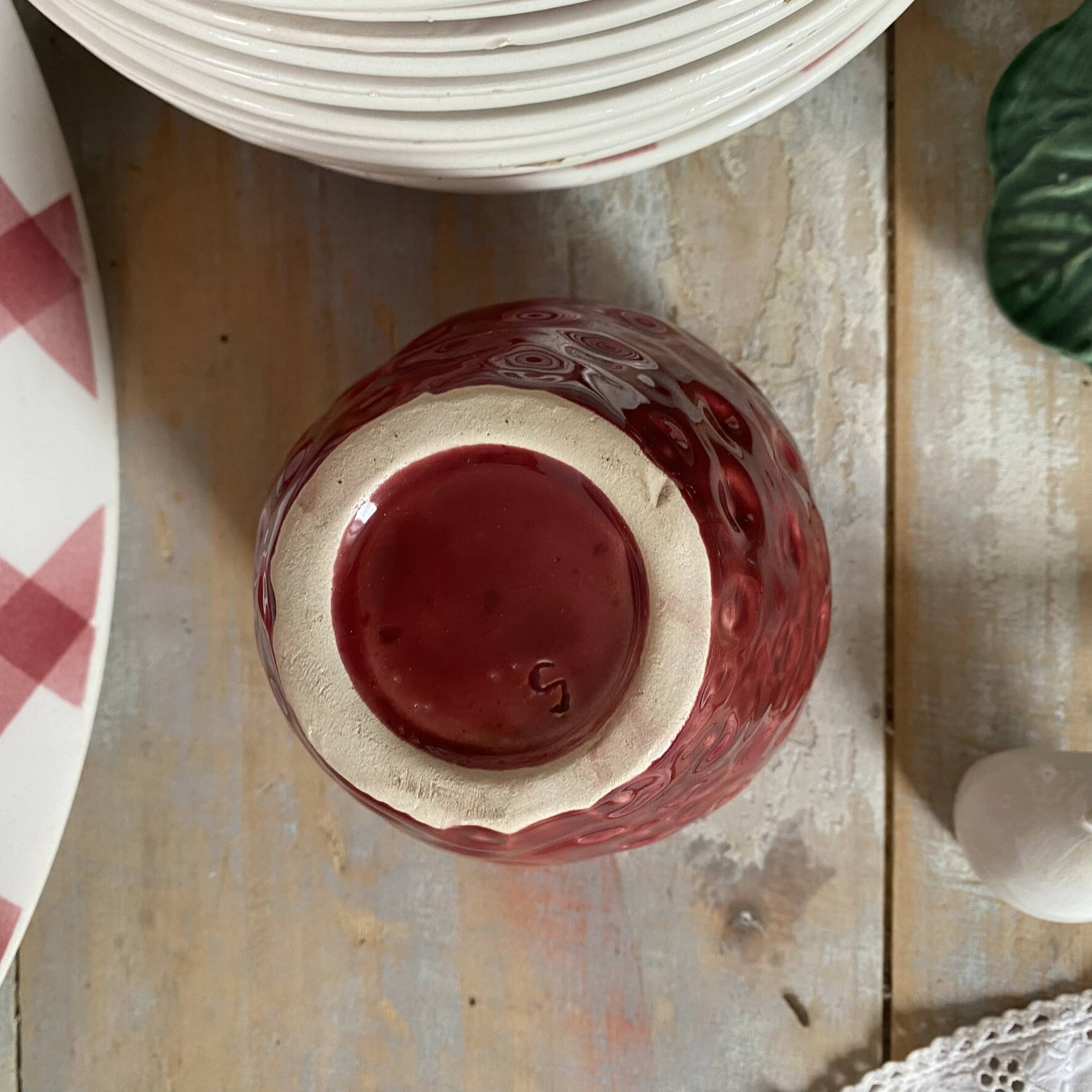 Sugar bowl or jam pot in strawberry majolica.