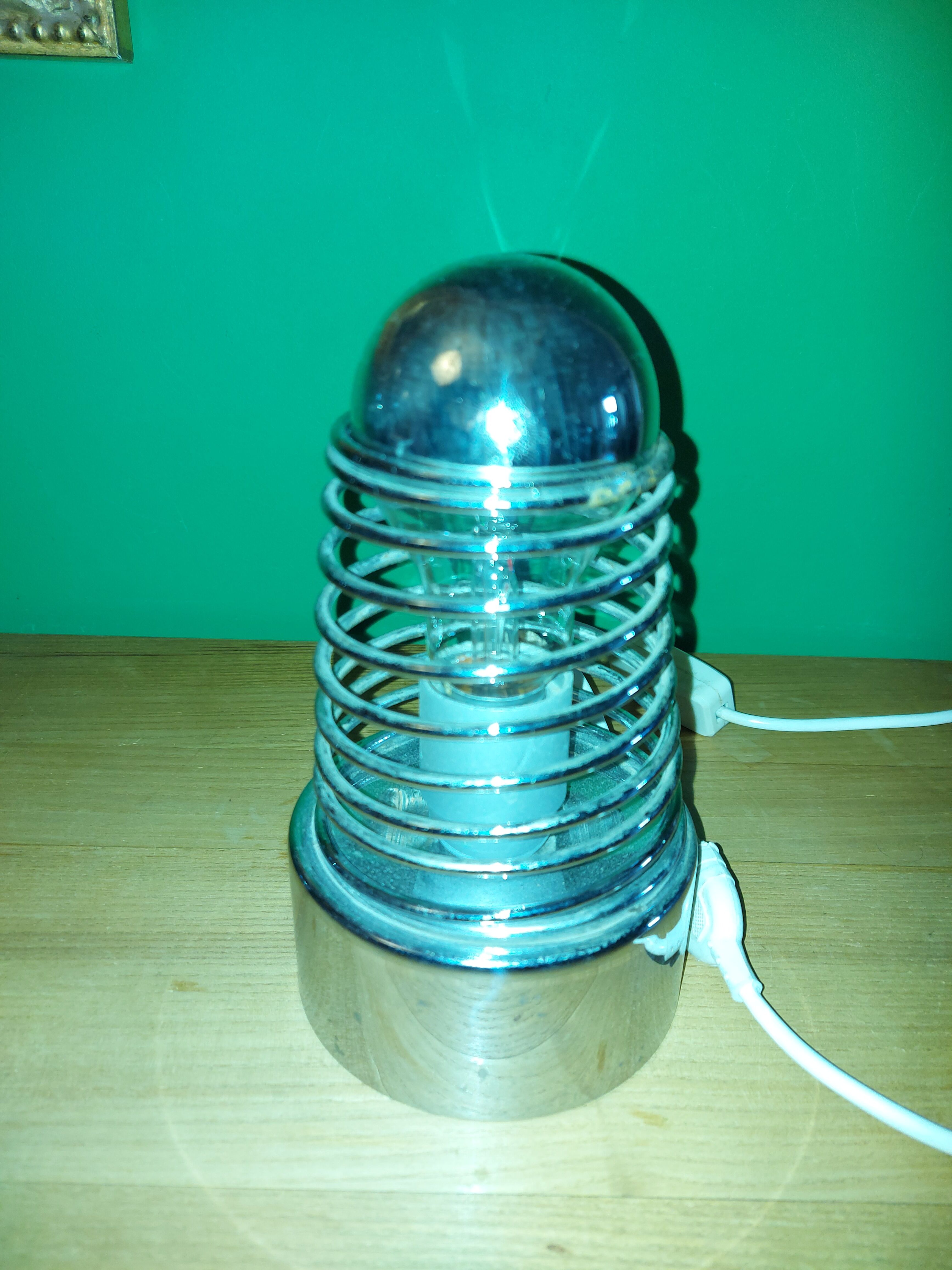 Vintage lamp springs out