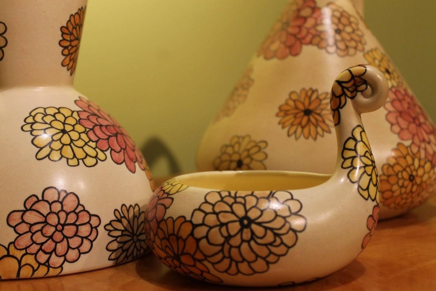Jarre en céramique Art Déco italienne, ensemble de pichet et plateau avec motifs floraux de Lenci, années 1930, ensemble de 3 pièces