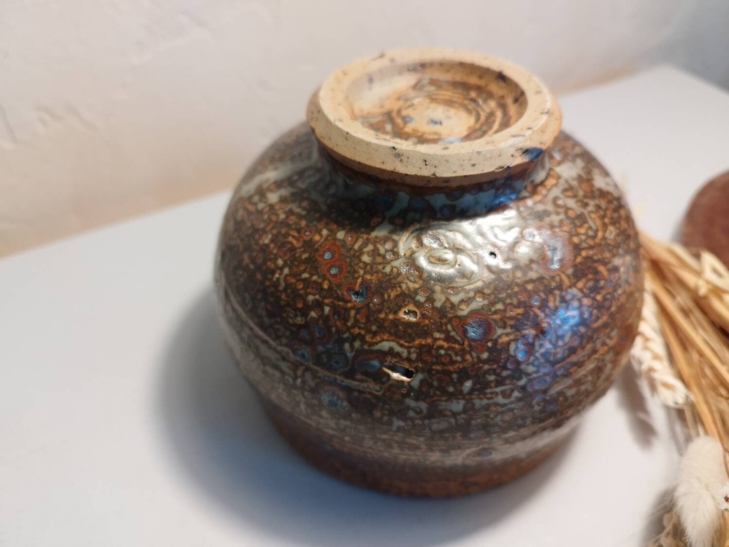 Pyrite sandstone vase pocket