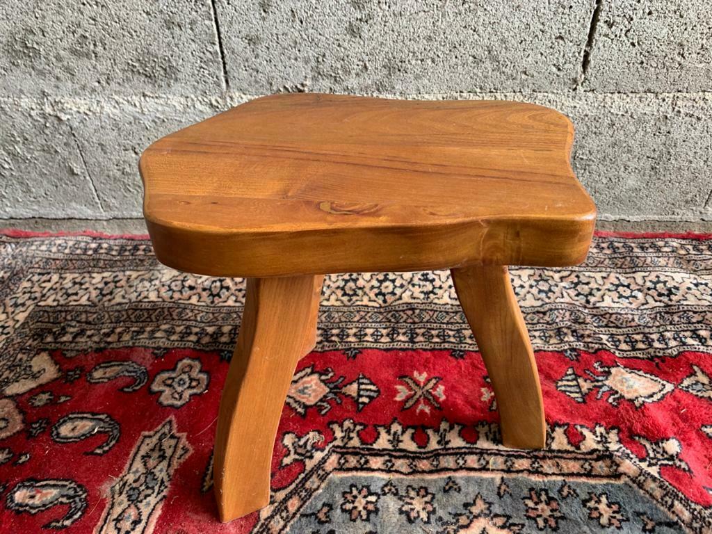 Tabouret art brutaliste 1970 en bois pied tripode forme libre