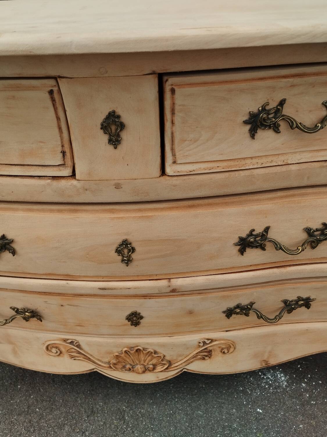 Beautiful antique Louis XV style chest of drawers