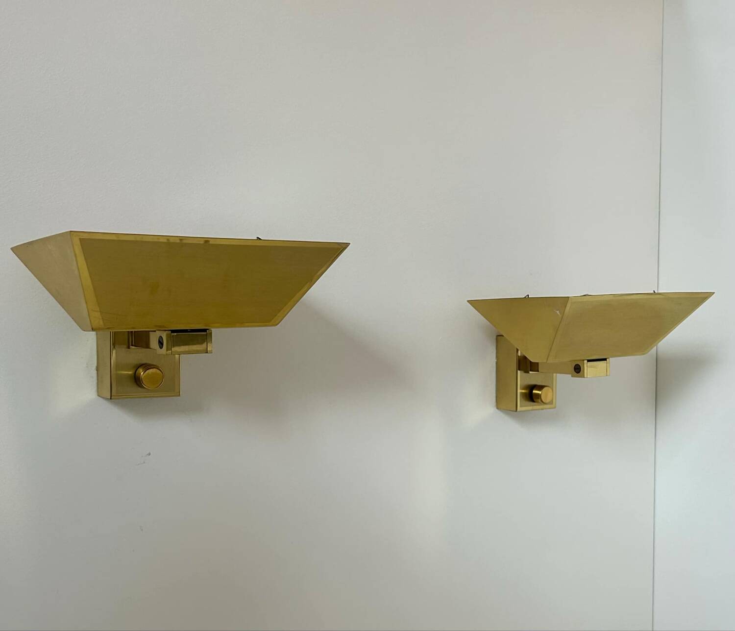 Pair of vintage wall lights, brass, Italy 1970