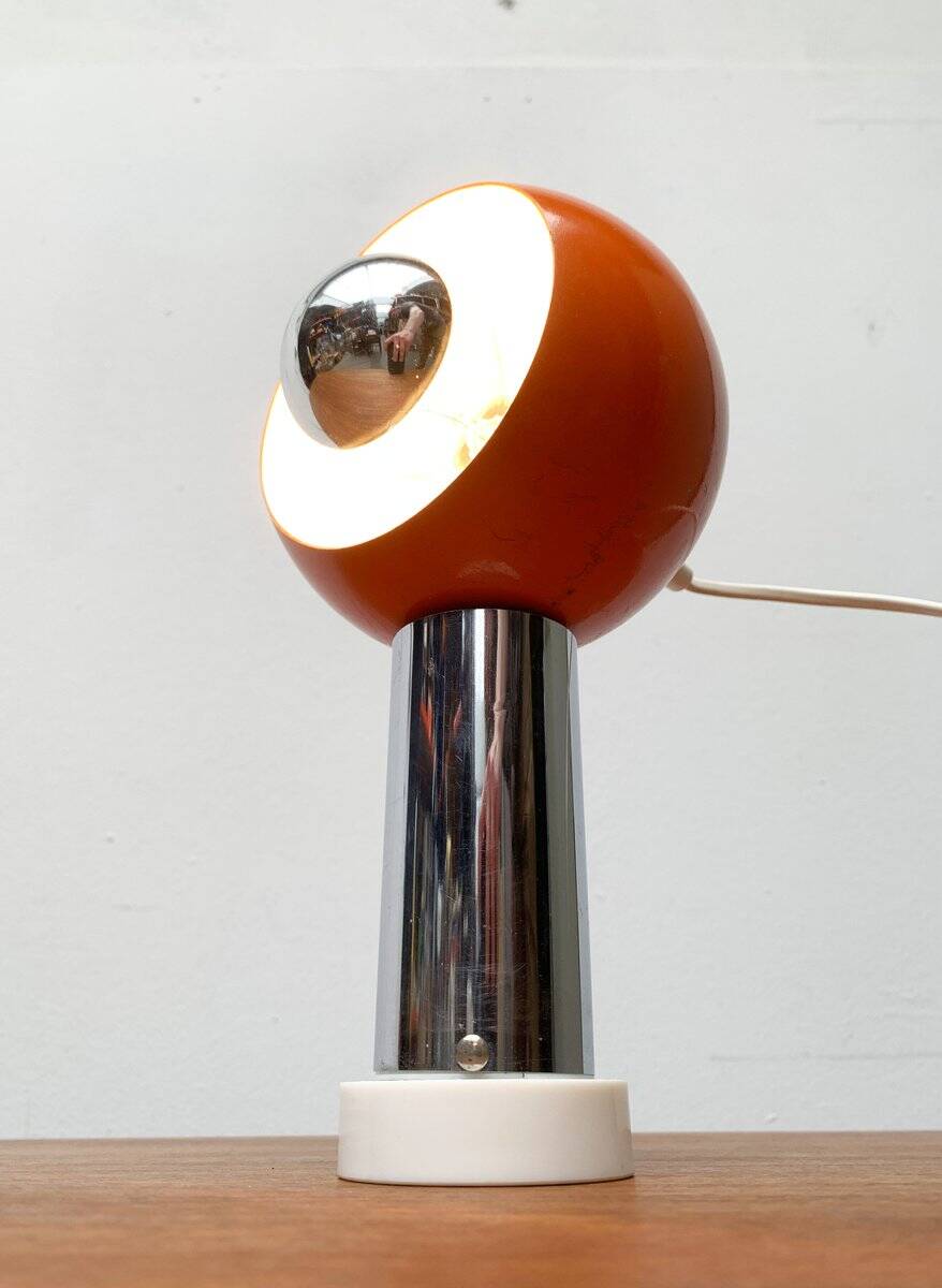 Mid-century space age magnetic clamp table or shelf lamp from the 1960s.