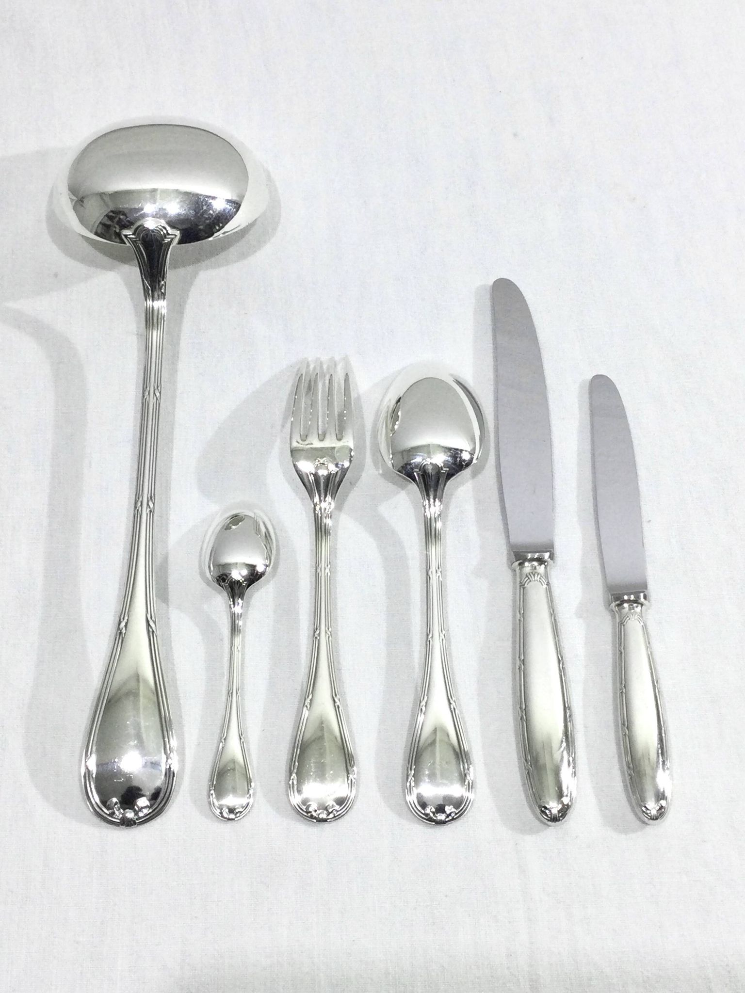 Christofle - Ménagère 61 pièces Rubans Croisés Métal Argenté