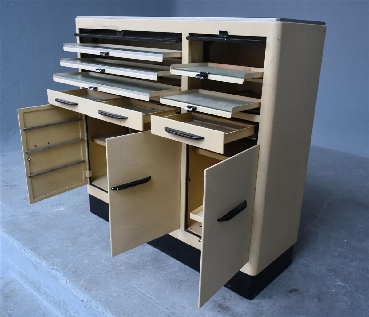 Furniture business in dentist painted plate 1950