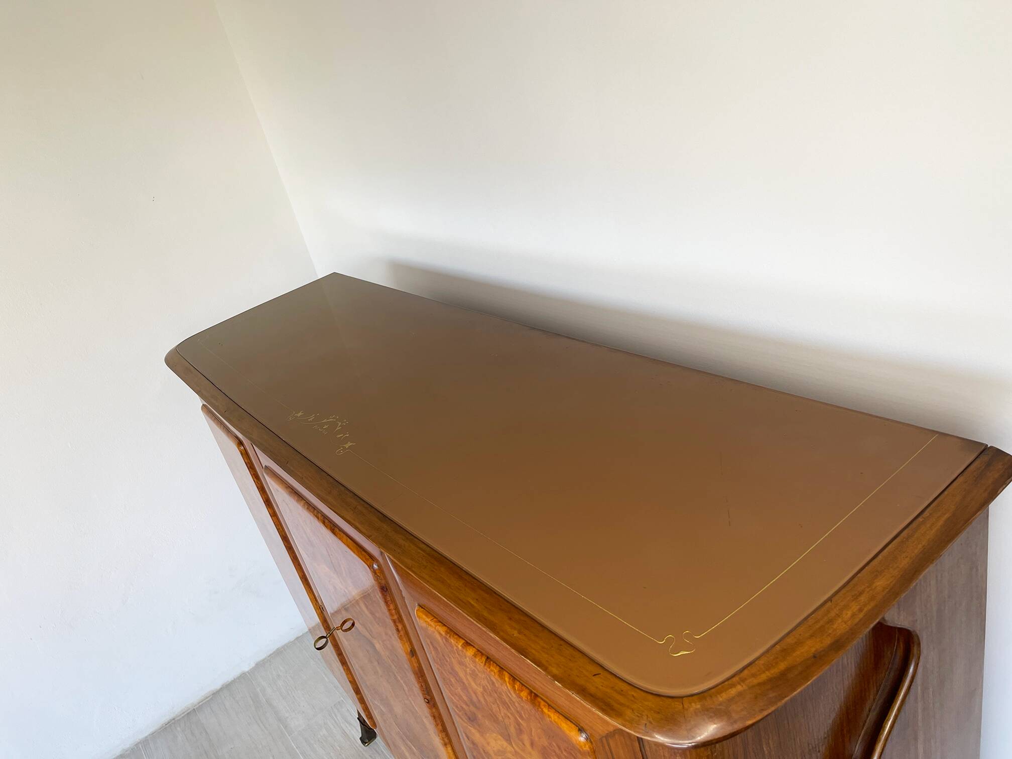 AB Vighizzolo mobili - Sideboa en ronce de noyer Cantu unique italien du milieu du siècle