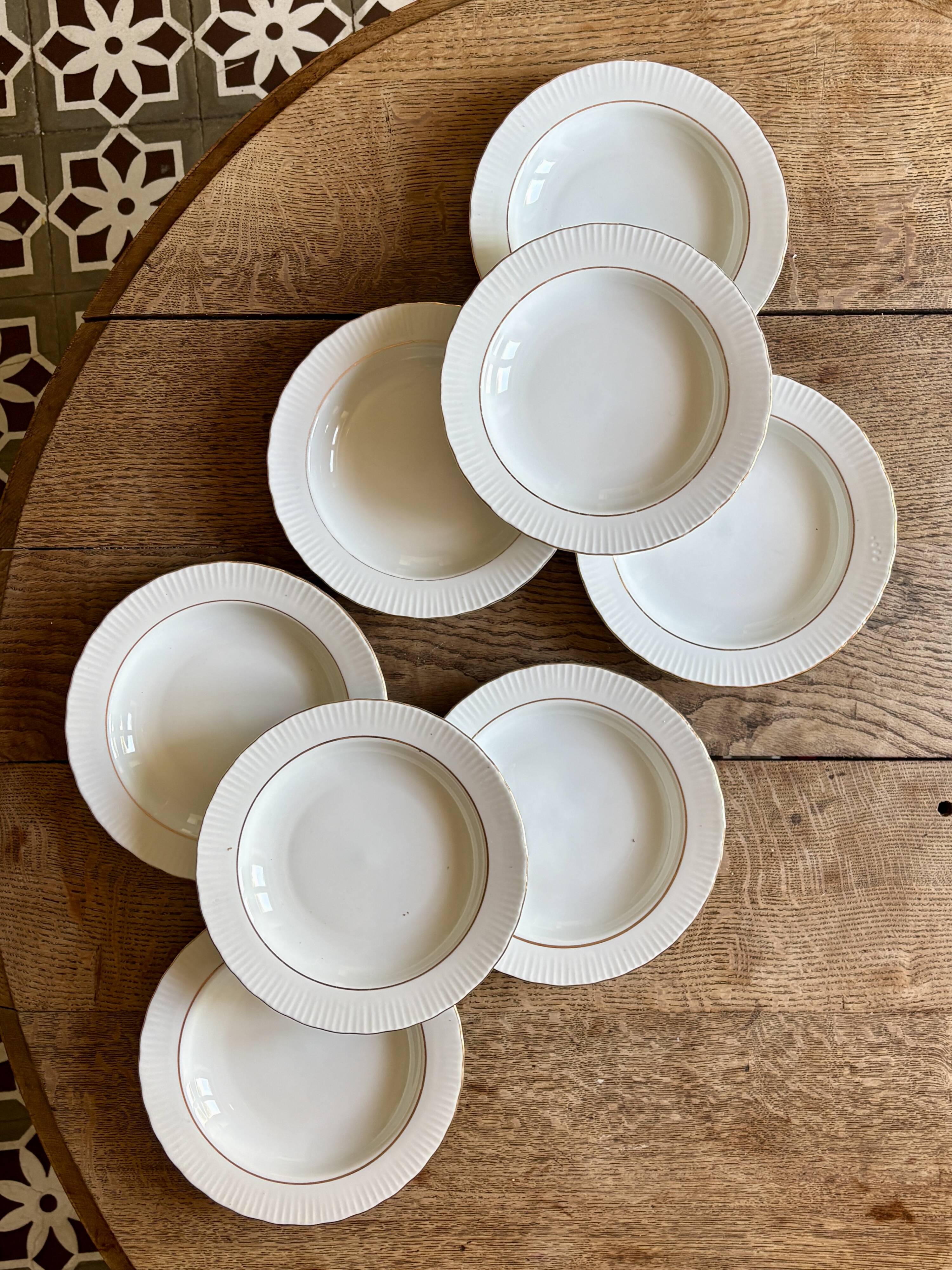 Set of 8 vintage deep plates in German porcelain.