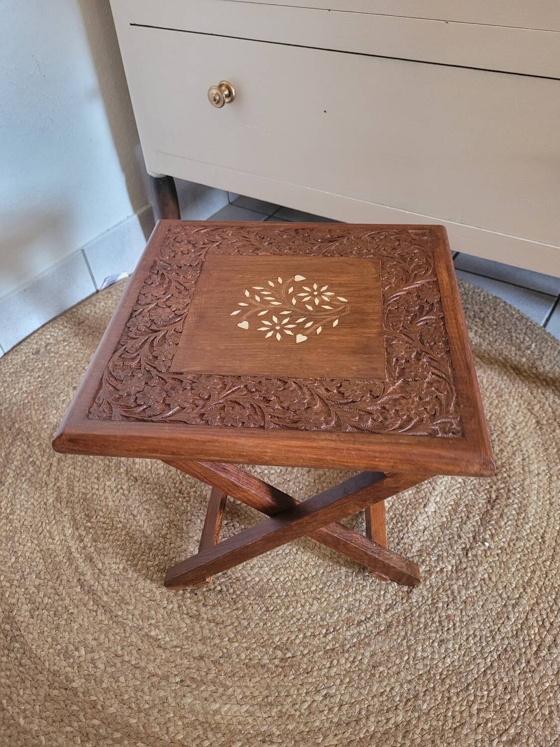 Table d'appoint marqueterie de nacre