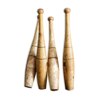 Lot de 4 anciennes massues de jonglerie