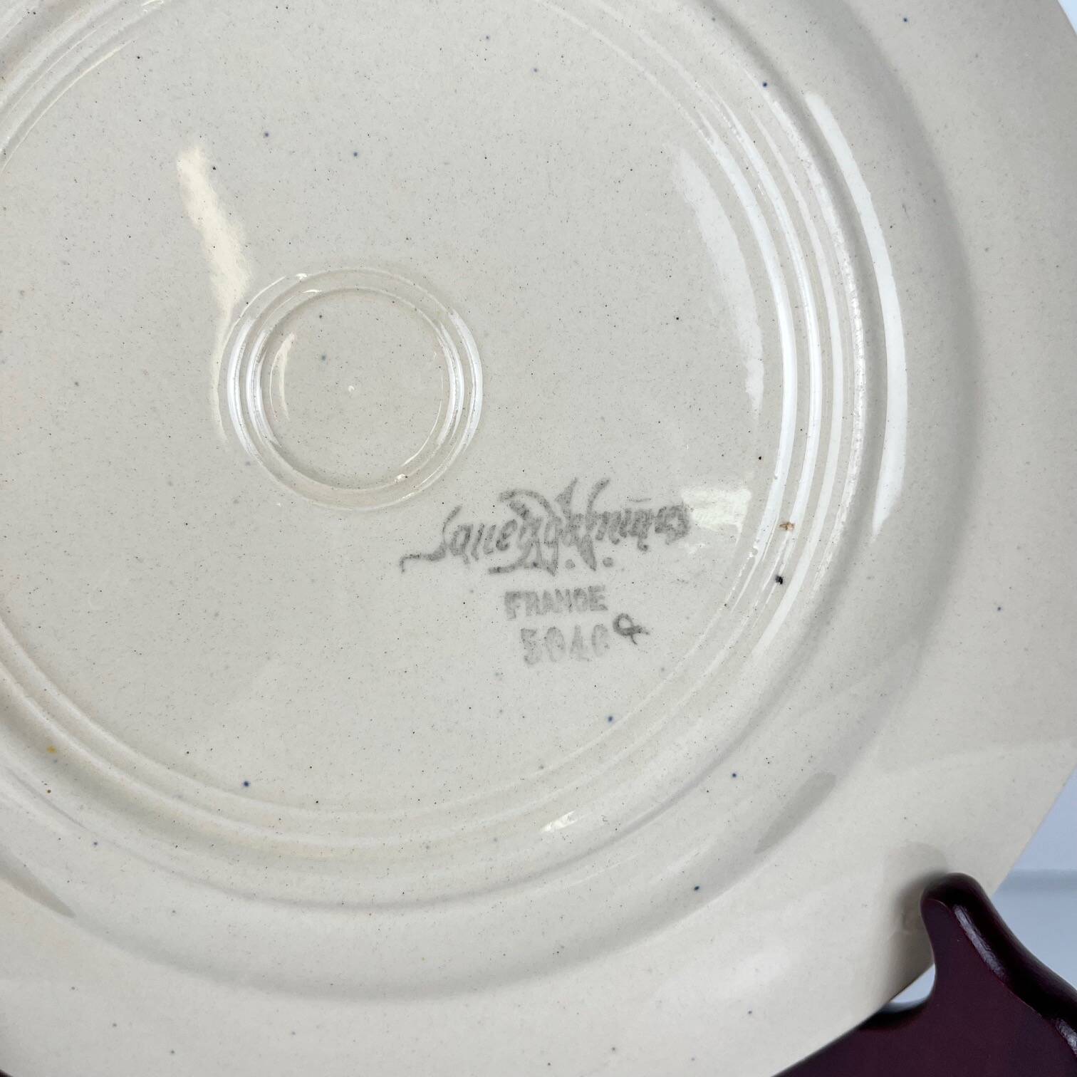 Set of 4 flat plates Sarreguemines flower pattern, first half of the 20th century.