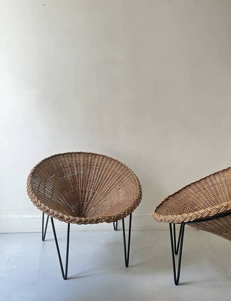 Italian basket chair in rattan and black metal, 1950s design.