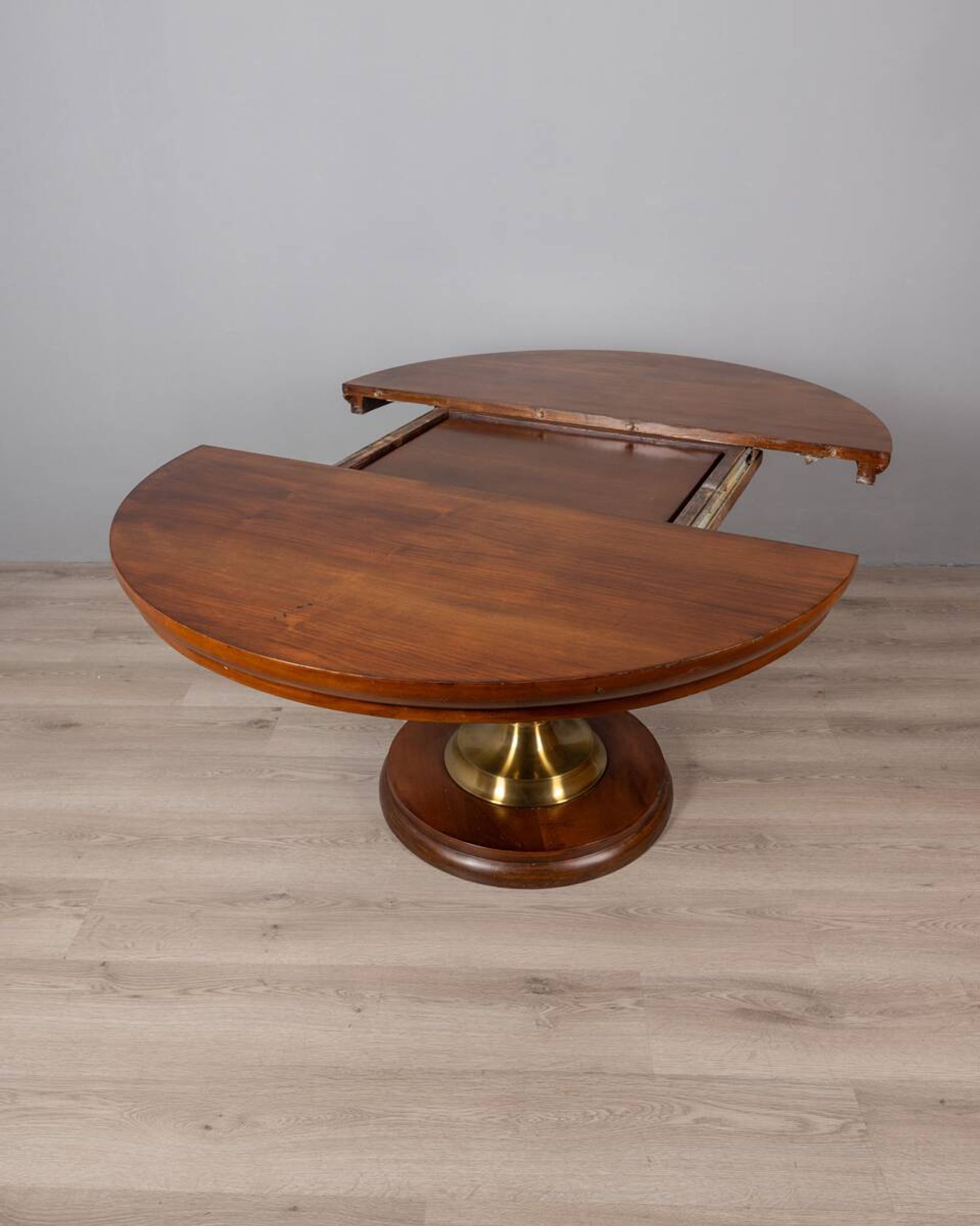 Round table in wood and brass vintage 1960s design luciano frigerio